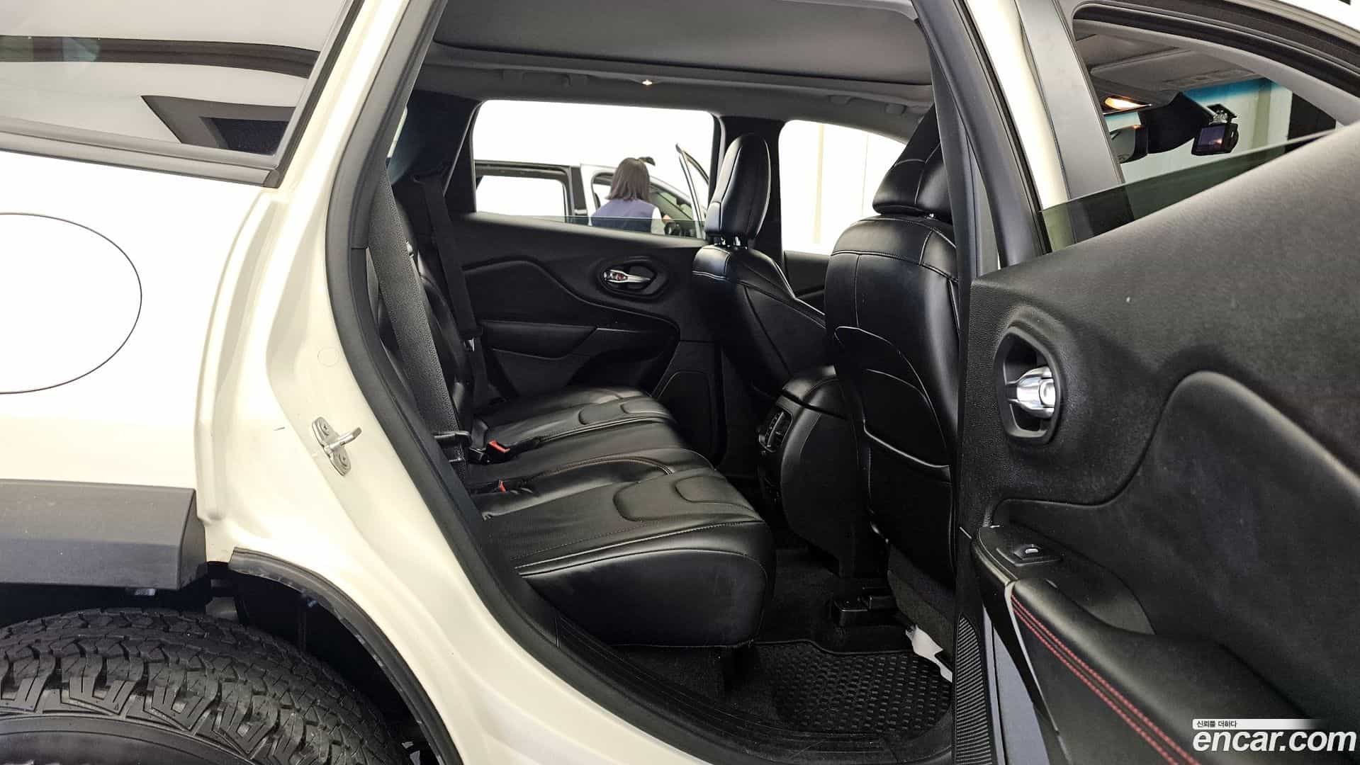 Cherokee Jeep 2019.11-OPTION-016