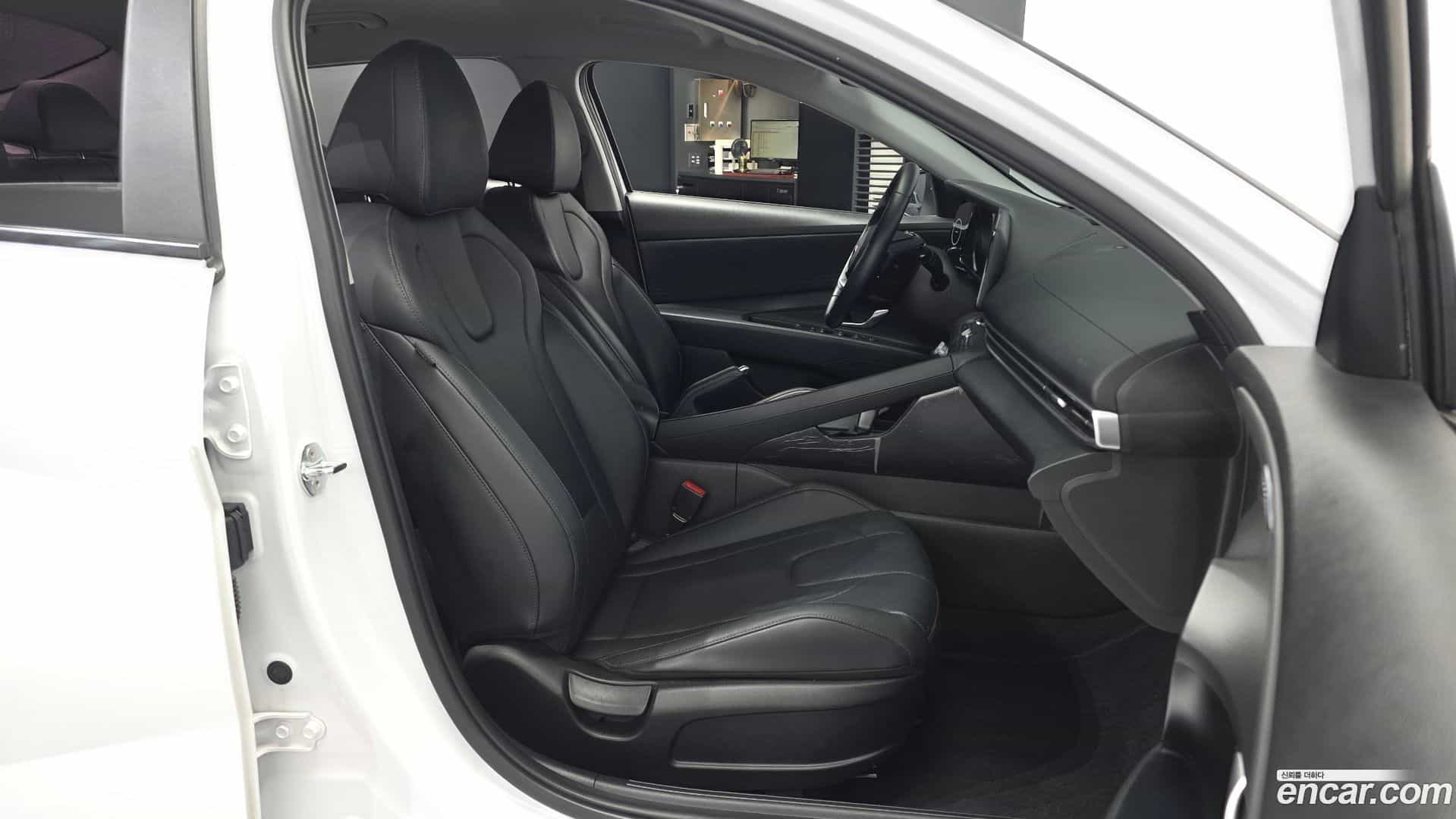 AVANTE Hyundai 2020.10-OPTION-015