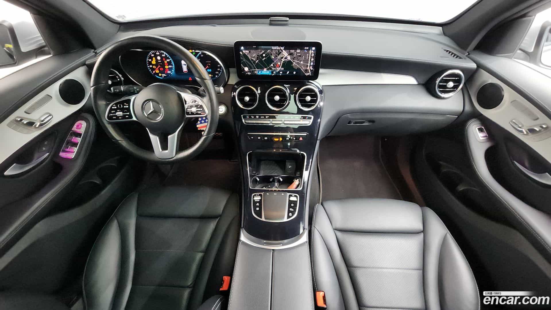 GLC-Class Mercedes-Benz 2021.11-INNER-007