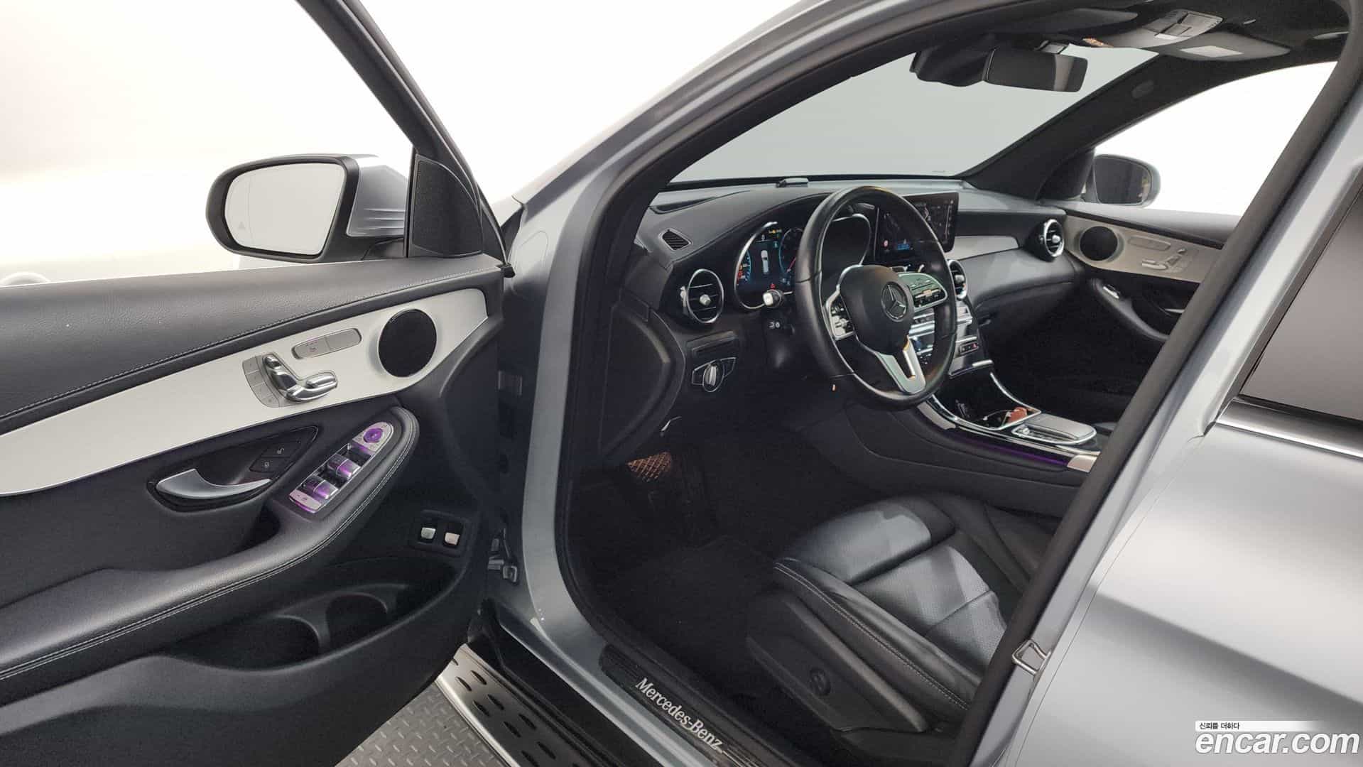 GLC-Class Mercedes-Benz 2021.11-INNER-010