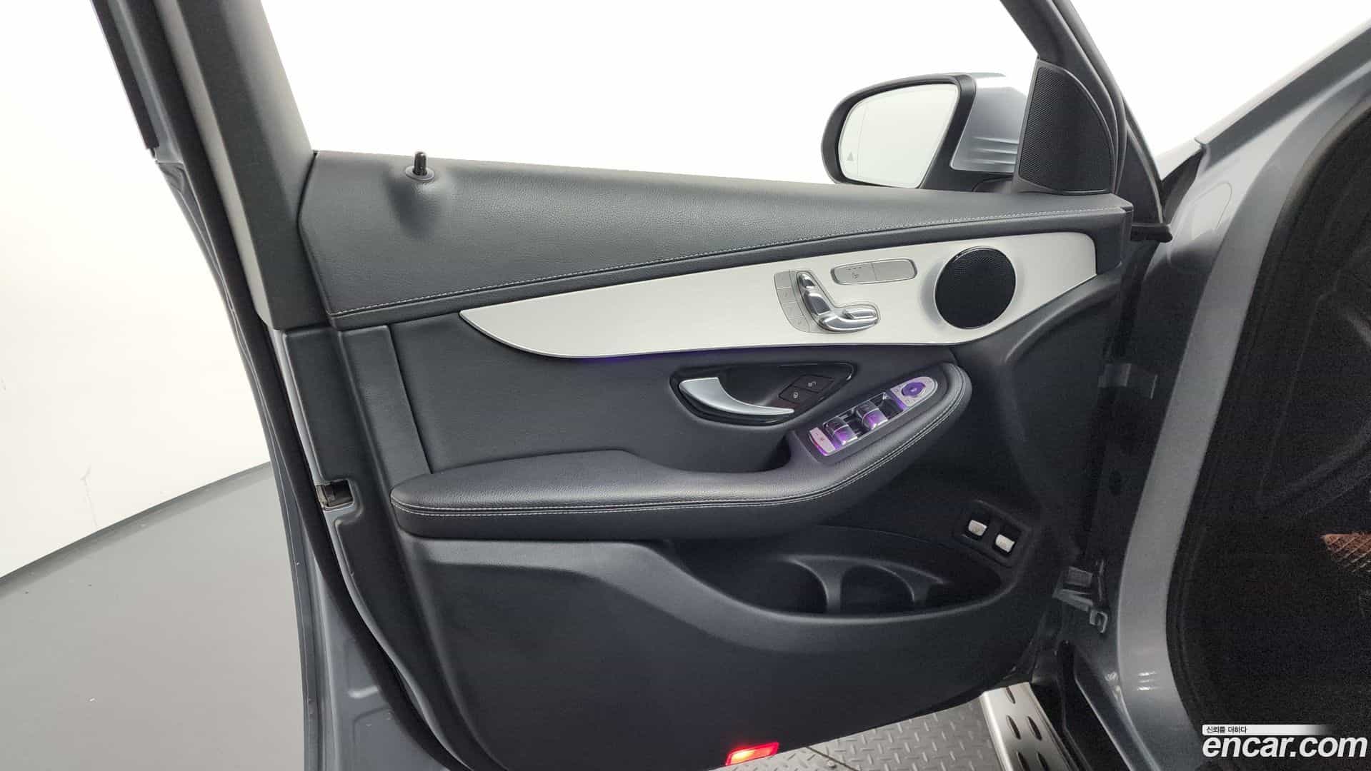 GLC-Class Mercedes-Benz 2021.11-INNER-034