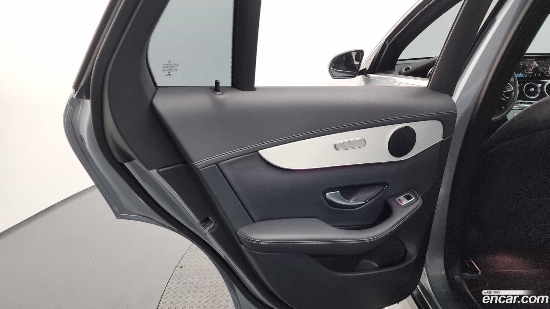 GLC-Class Mercedes-Benz 2021.11-INNER-035