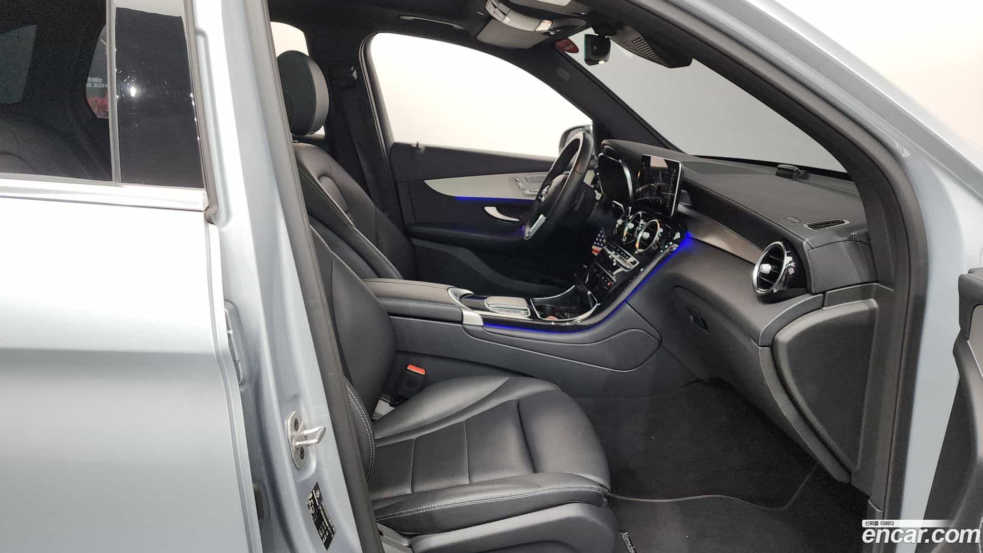 GLC-Class Mercedes-Benz 2021.11-INNER-036