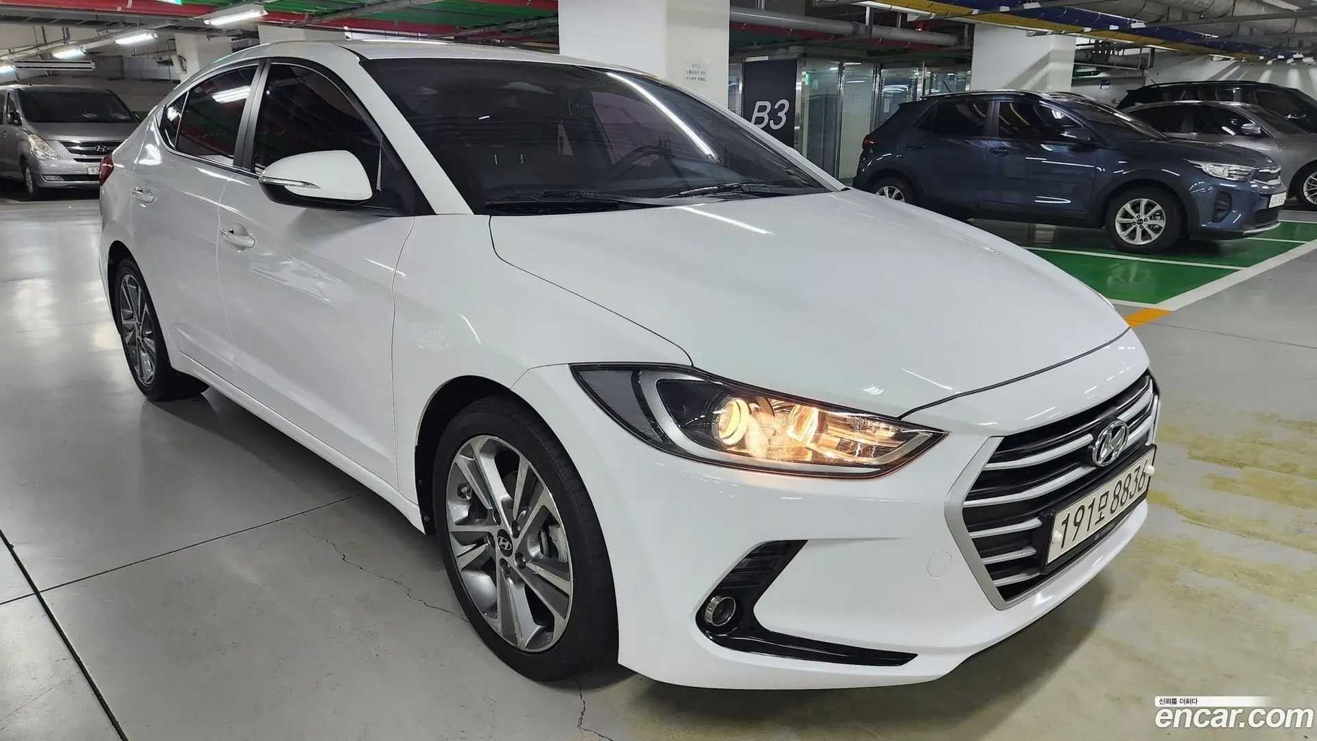Main__Slider__Photo:AVANTE Hyundai 2018.1-0
