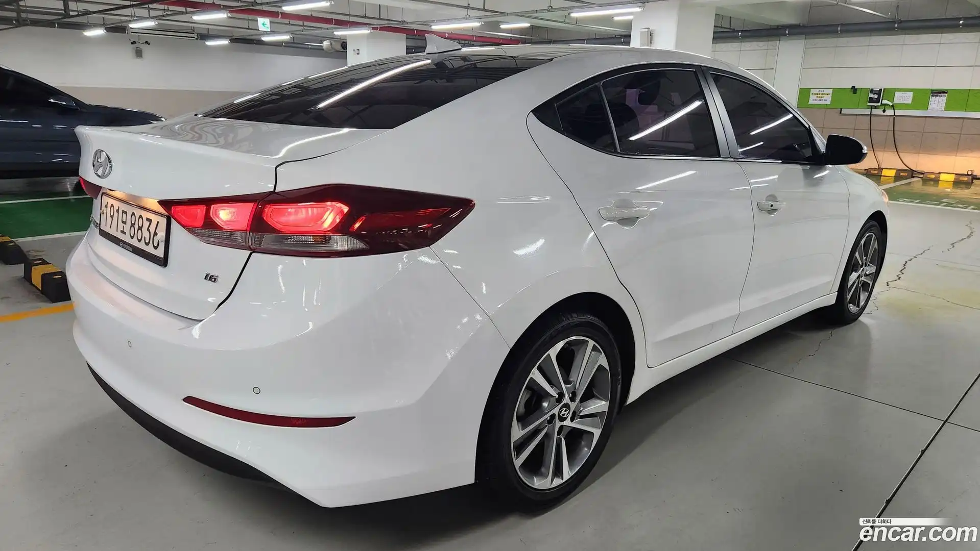 AVANTE Hyundai 2018.1-OUTER-002