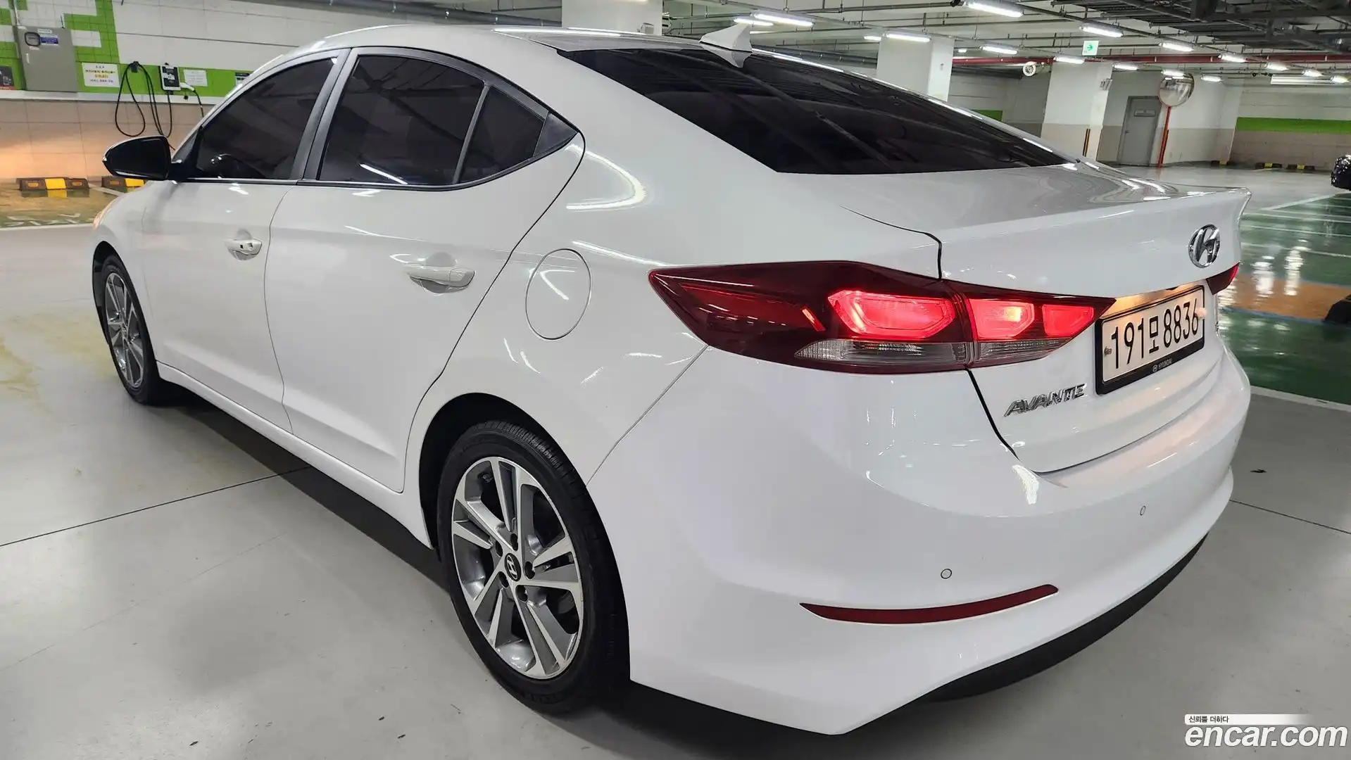 AVANTE Hyundai 2018.1-OUTER-005