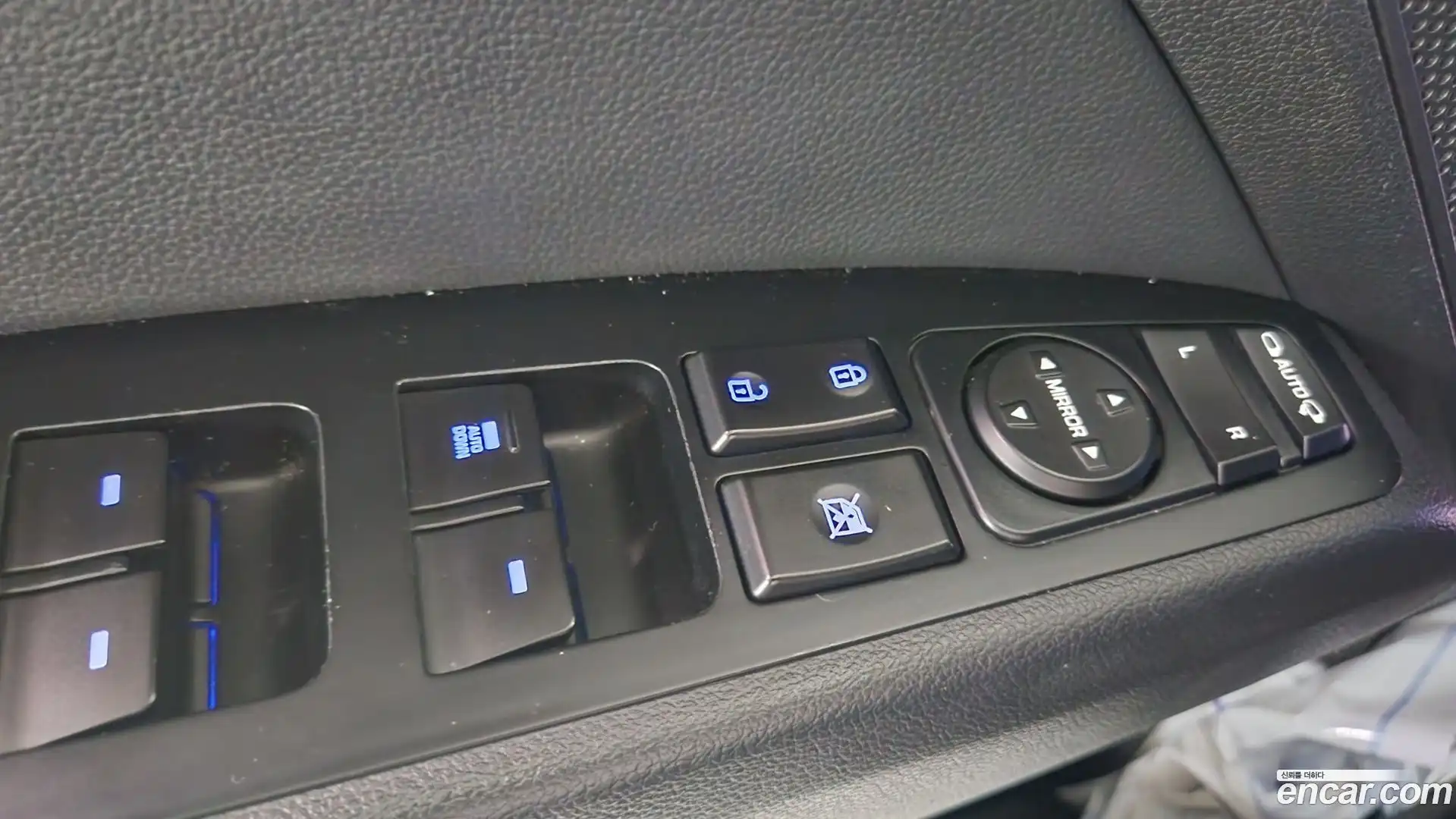 AVANTE Hyundai 2018.1-INNER-009