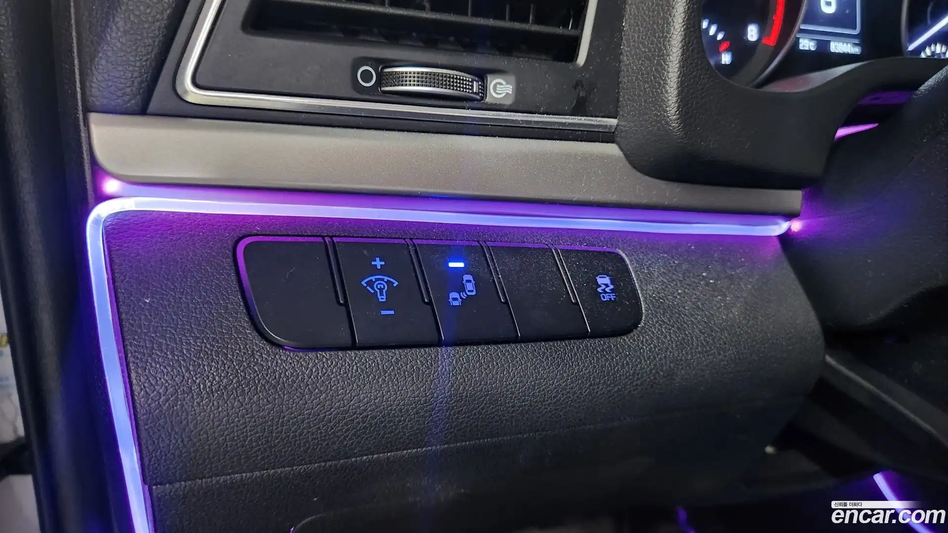 AVANTE Hyundai 2018.1-INNER-010