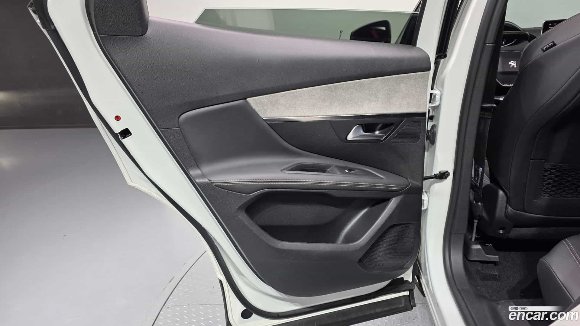 3008 Peugeot 2022.2-INNER-035