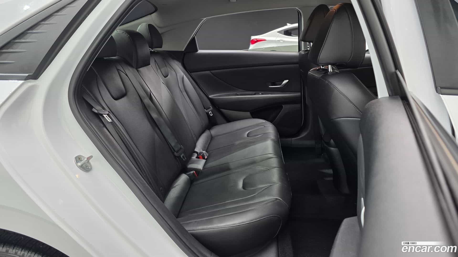 AVANTE Hyundai 2021.10-OPTION-015