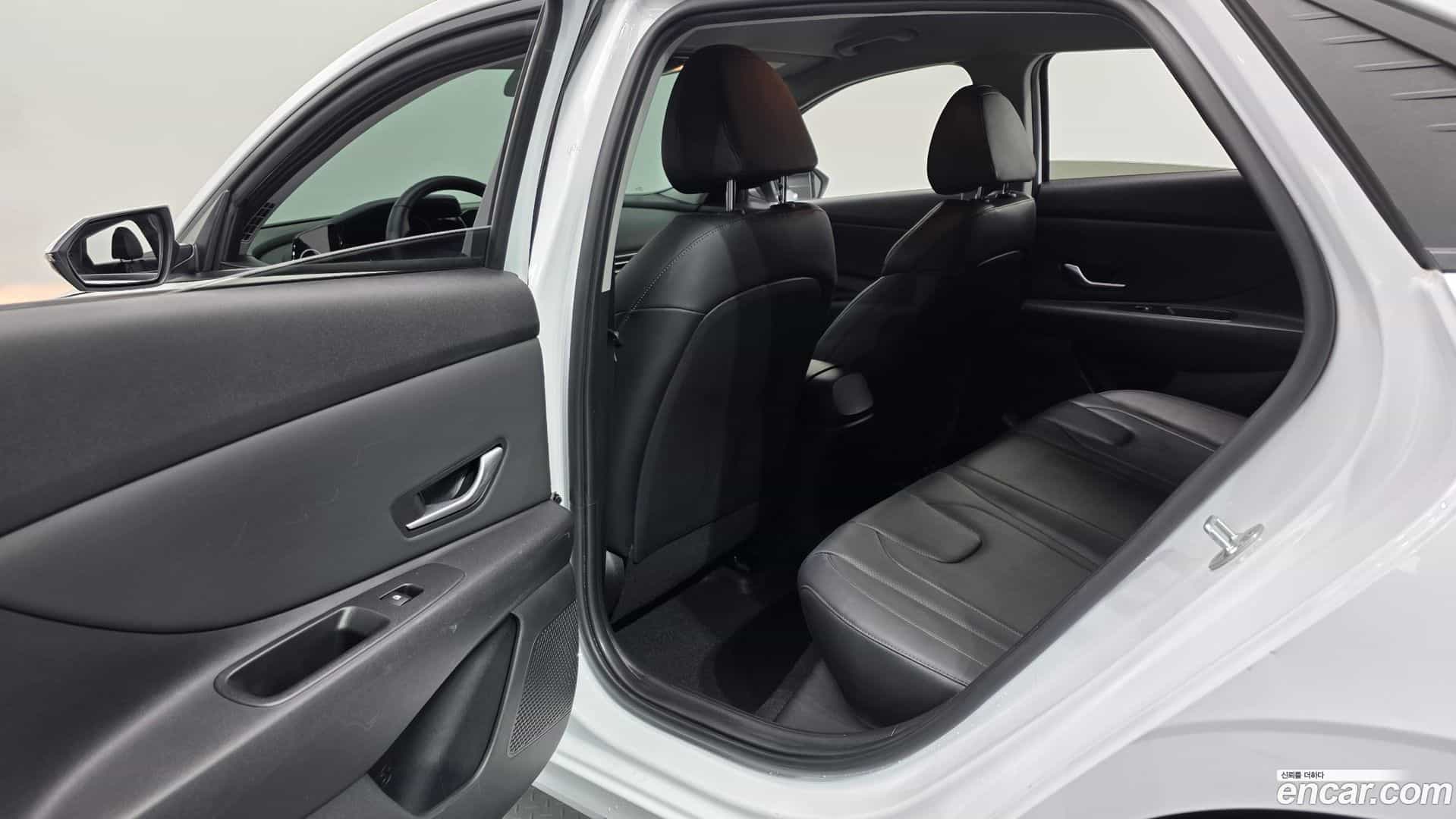 AVANTE Hyundai 2021.10-OPTION-016