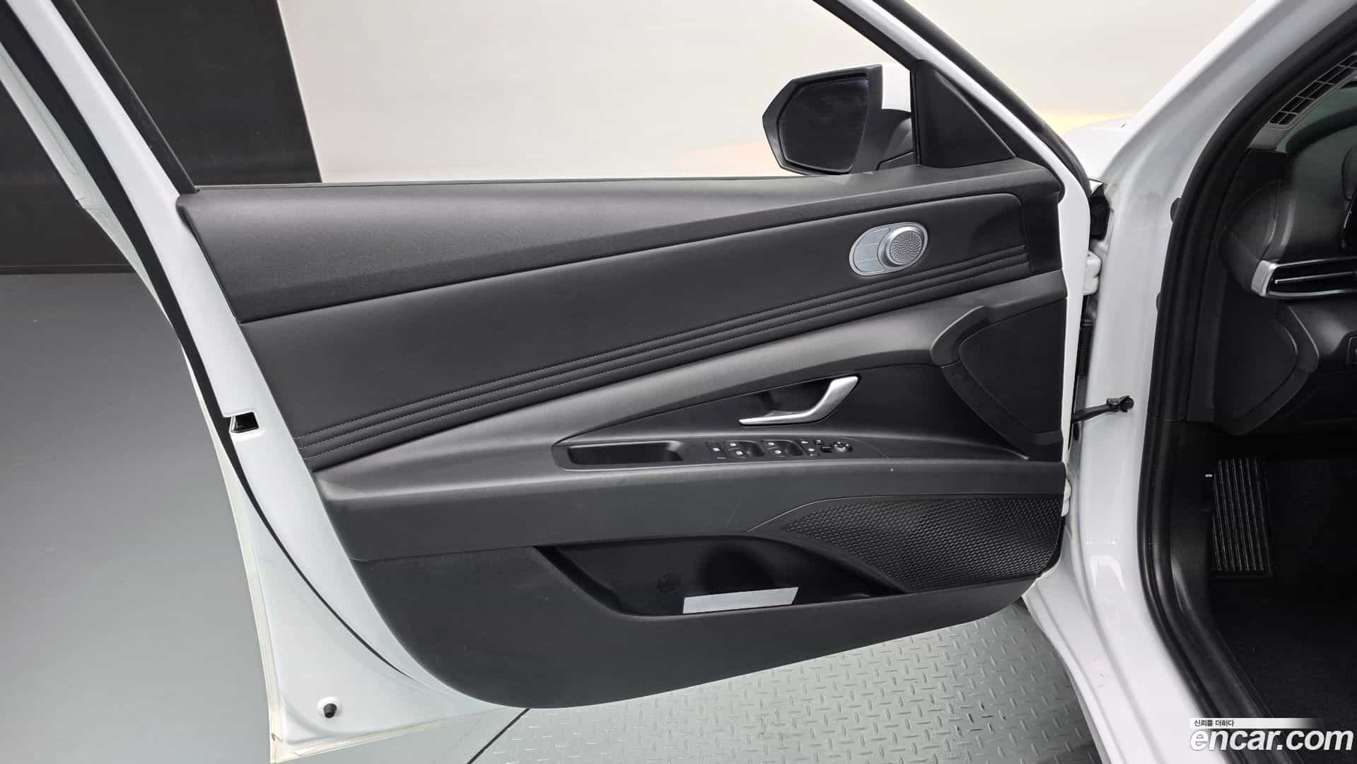 AVANTE Hyundai 2021.10-INNER-034