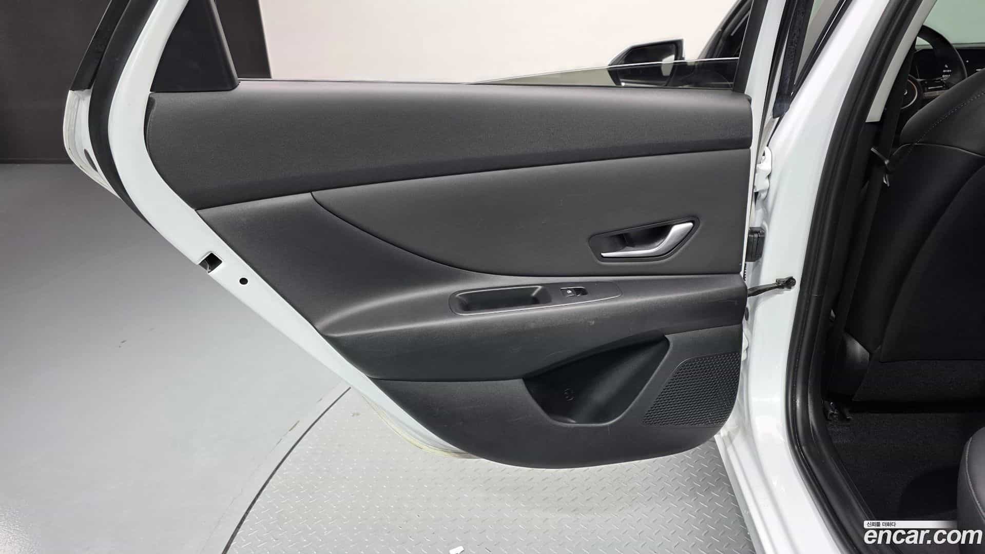 AVANTE Hyundai 2021.10-INNER-035