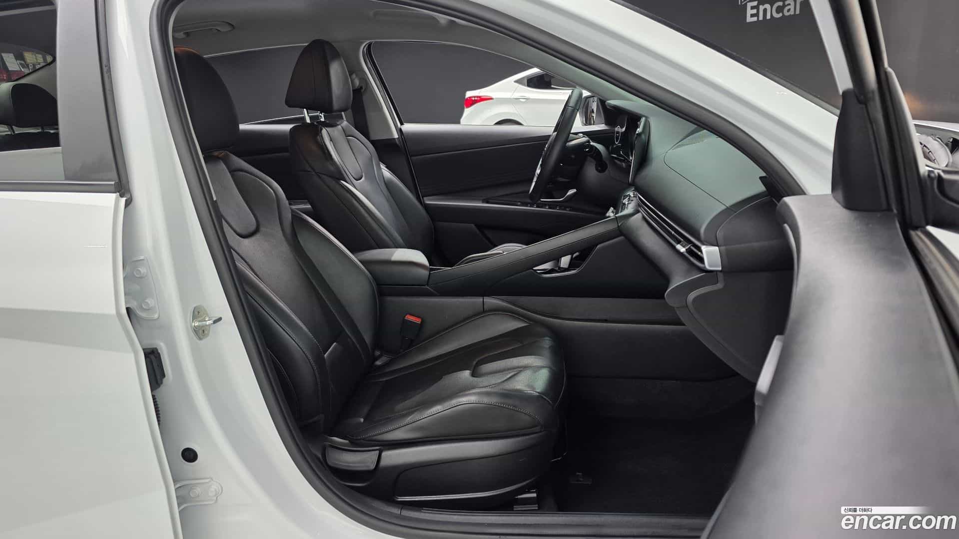AVANTE Hyundai 2021.10-INNER-036