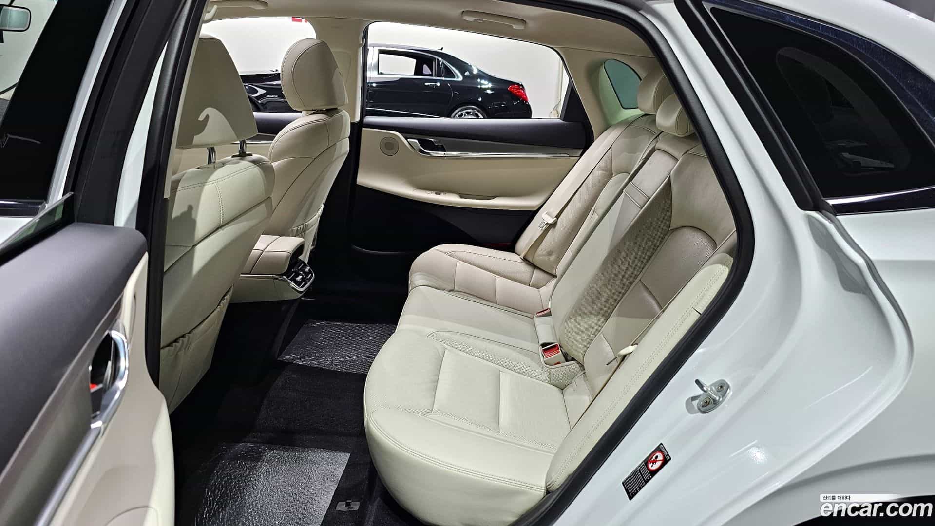 Grandeur Hyundai 2021.4-OPTION-015