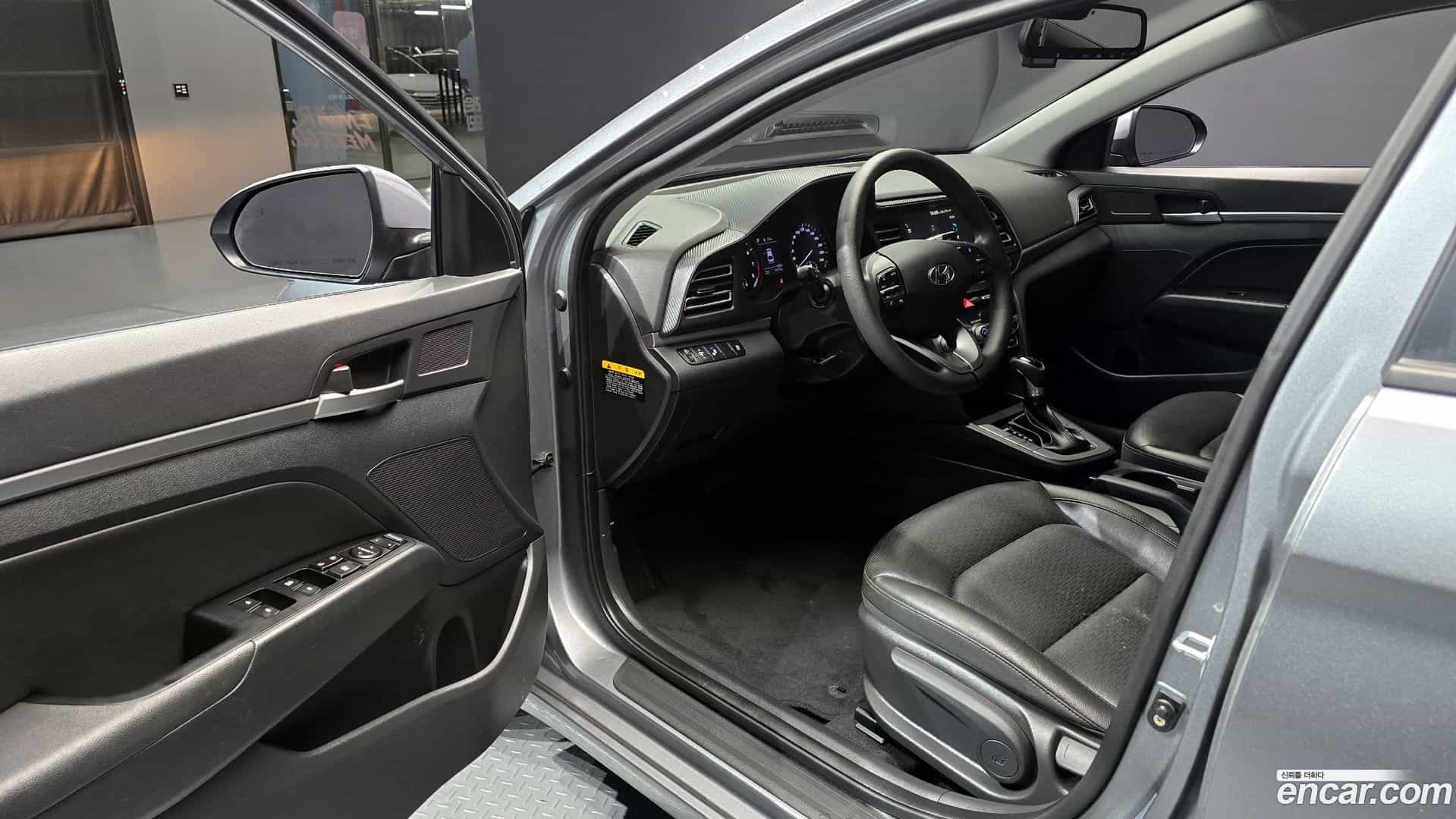 AVANTE Hyundai 2018.9-INNER-010