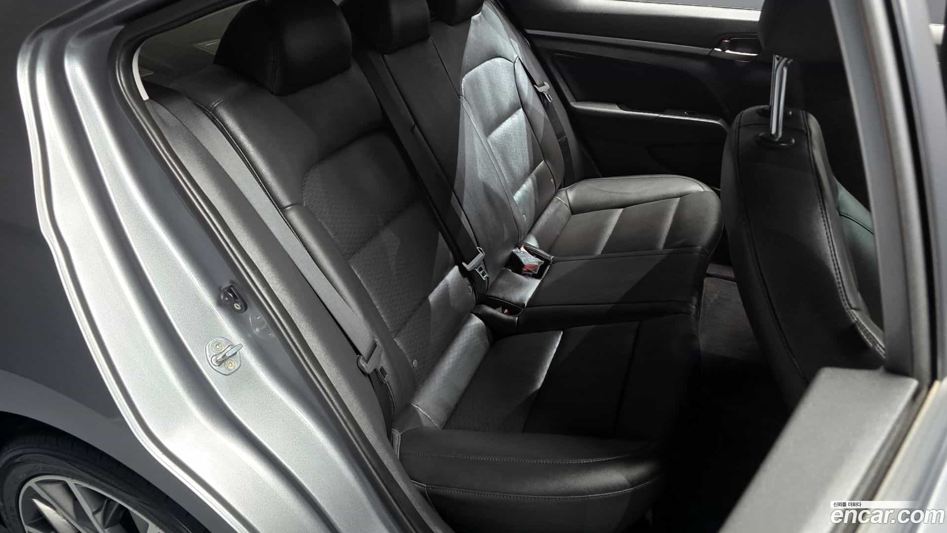 AVANTE Hyundai 2018.9-OPTION-015