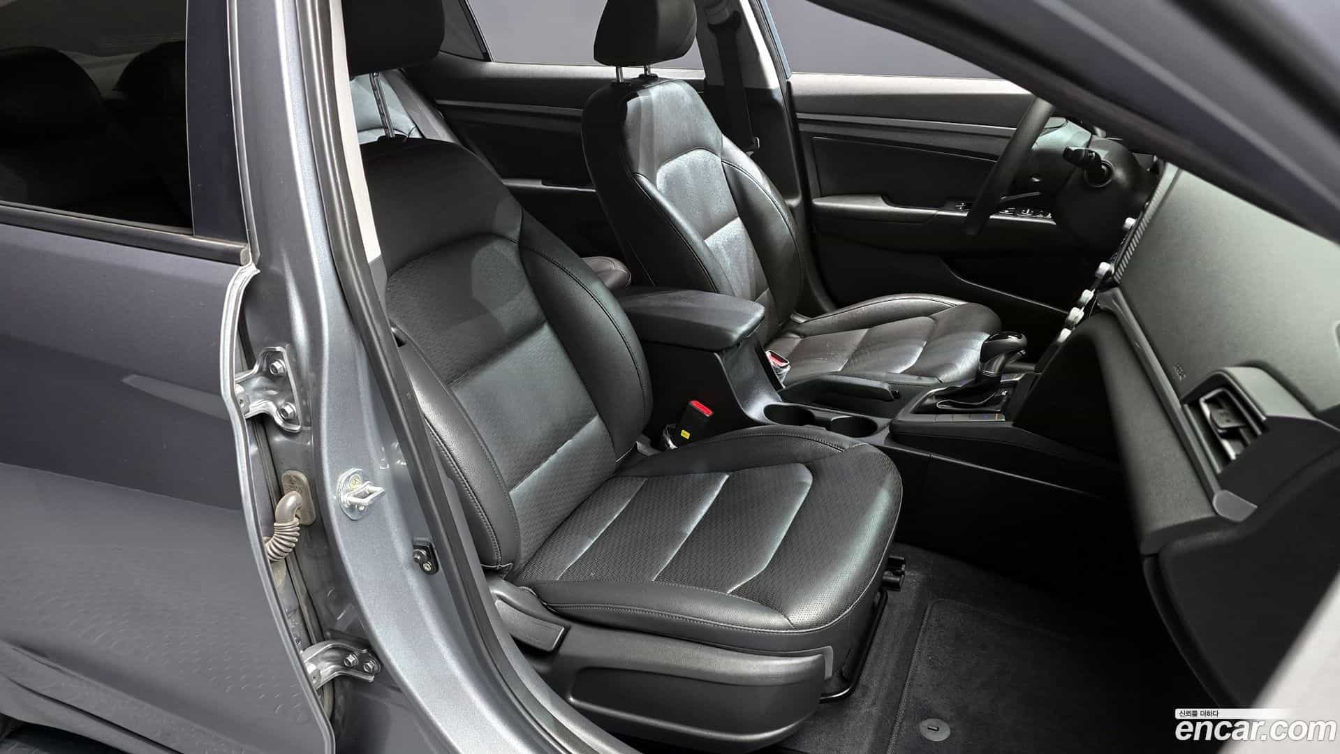 AVANTE Hyundai 2018.9-OPTION-016