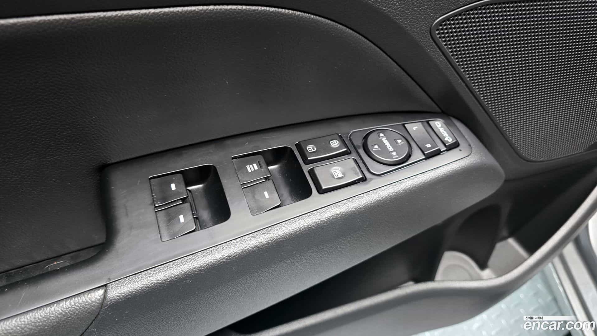 AVANTE Hyundai 2018.9-OPTION-022