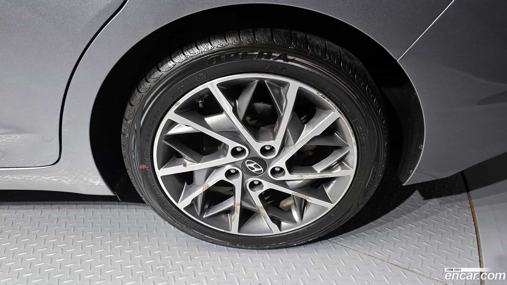 AVANTE Hyundai 2018.9-OUTER-031