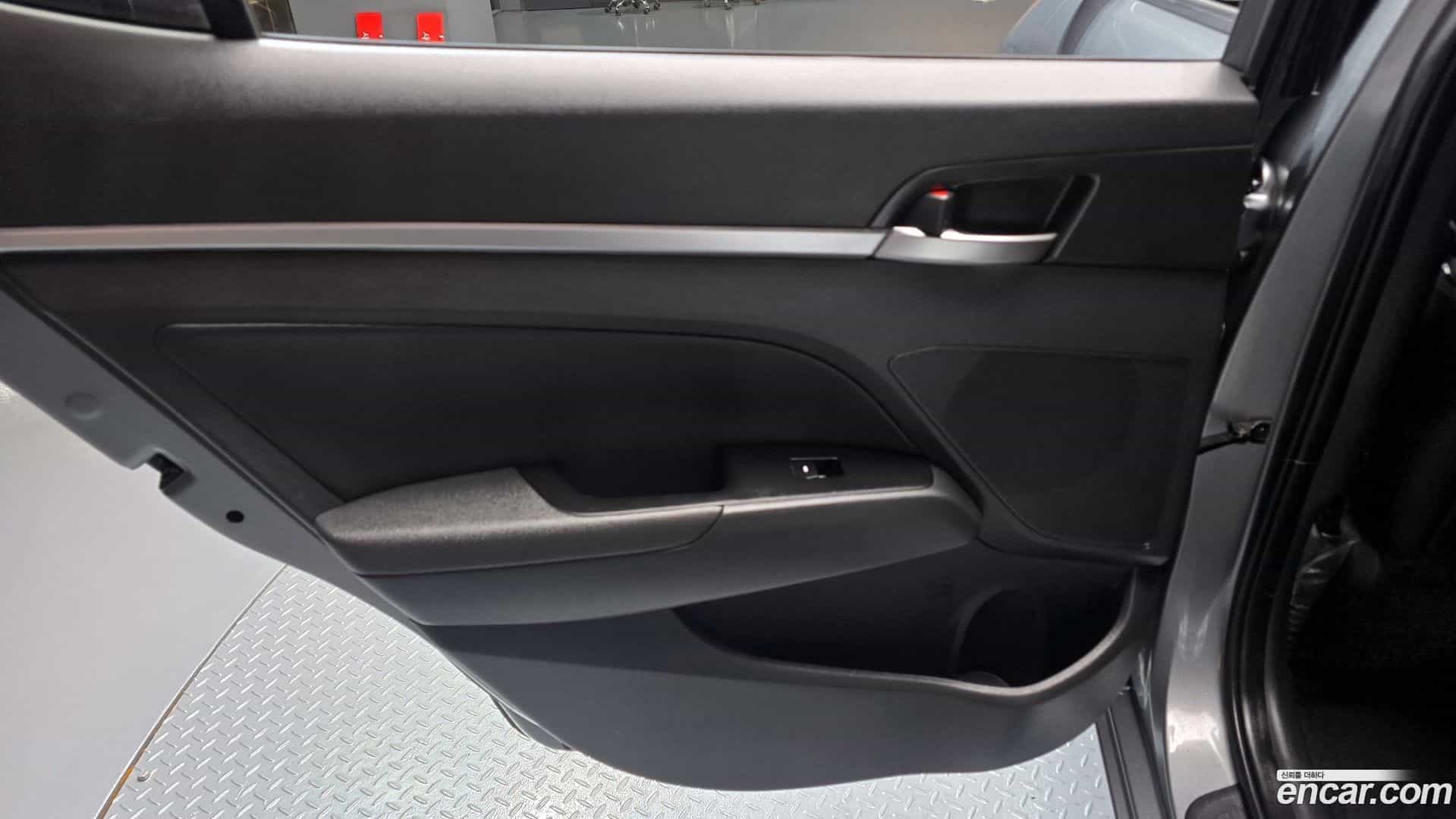AVANTE Hyundai 2018.9-INNER-035