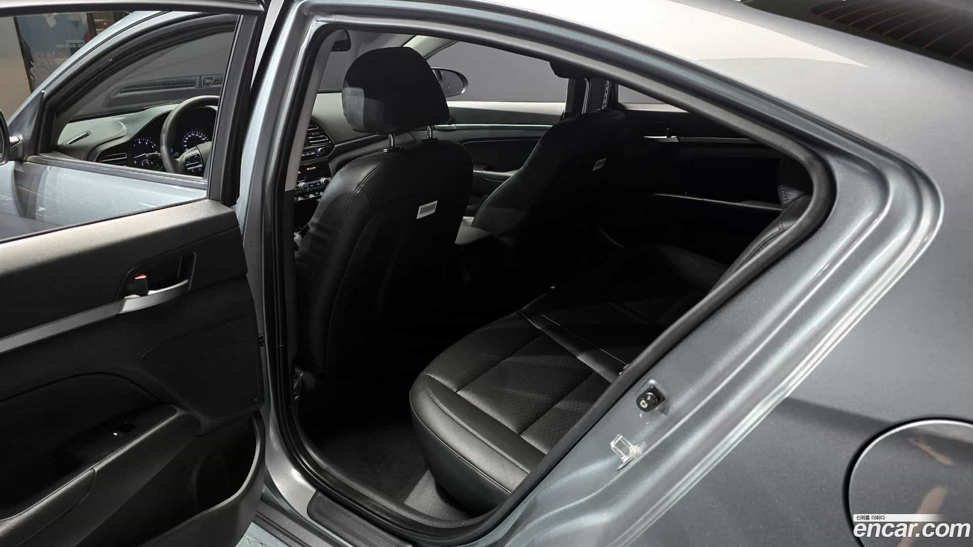 AVANTE Hyundai 2018.9-INNER-036