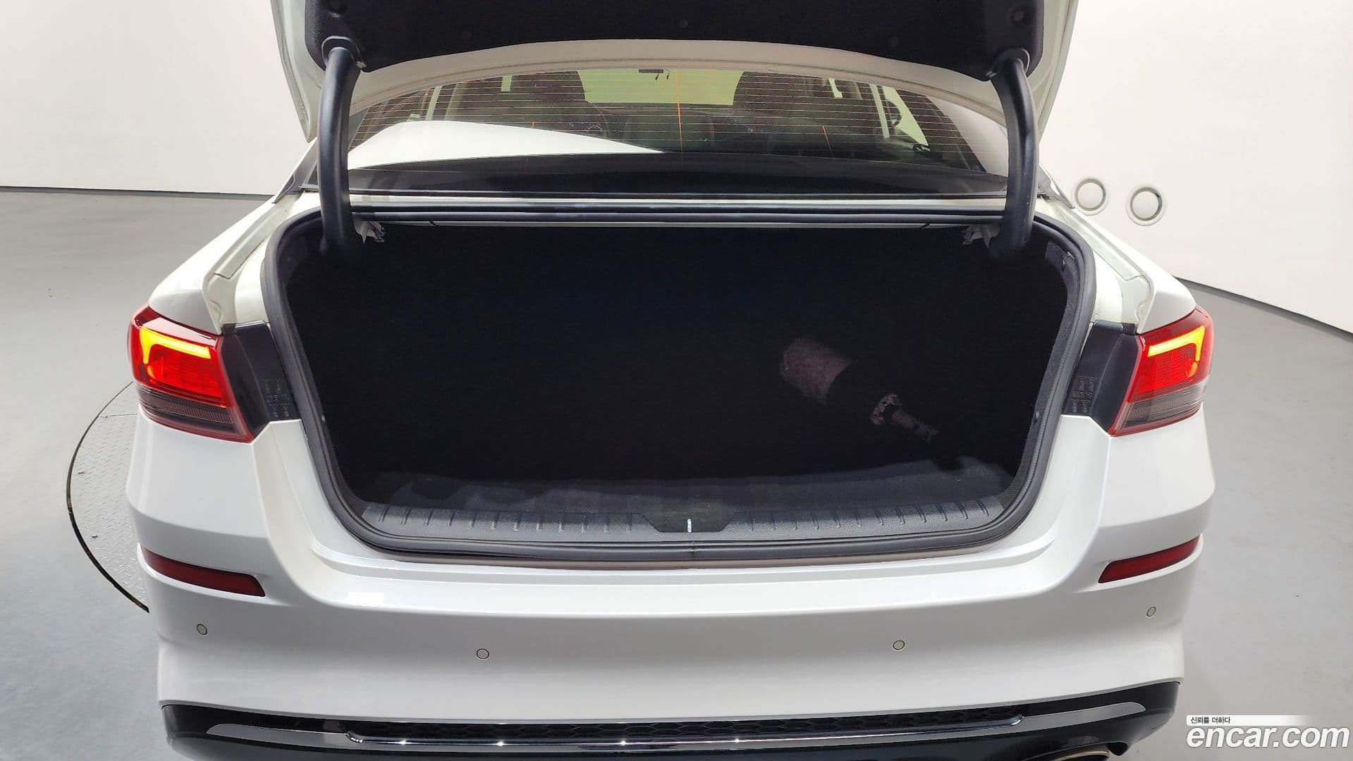 Main__Slider__Photo:K5 Kia 2019.6-15
