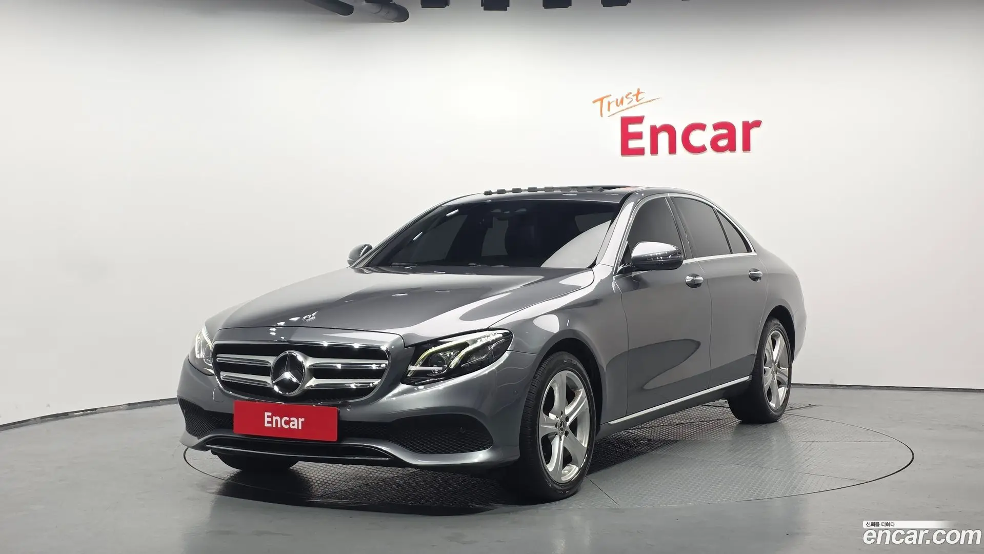 Main__Slider__Photo:E-Class Mercedes-Benz 2017.7-0