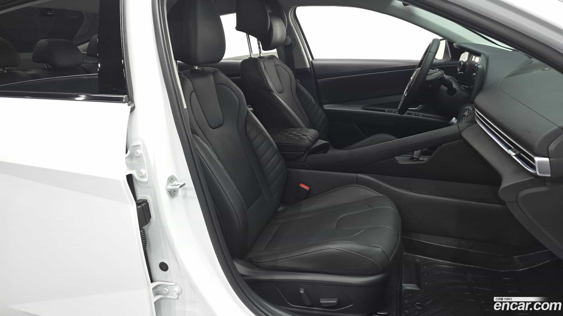 AVANTE Hyundai 2022.9-OPTION-016
