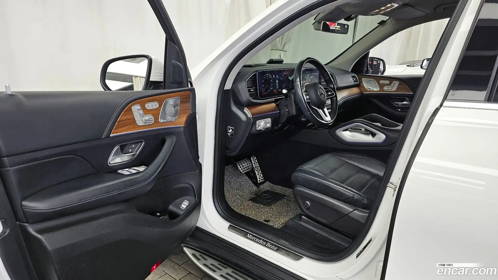 GLE-Class Mercedes-Benz 2019.11-INNER-010