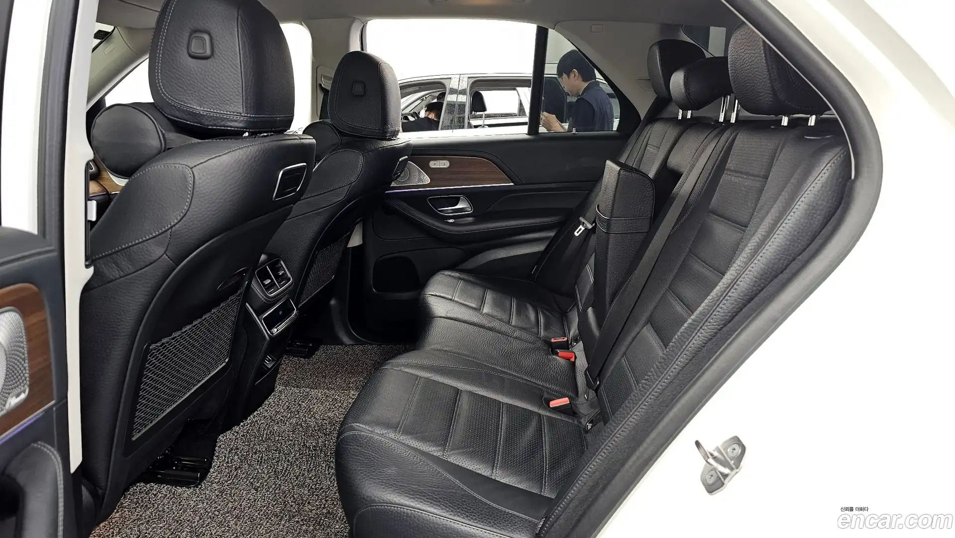 GLE-Class Mercedes-Benz 2019.11-INNER-036