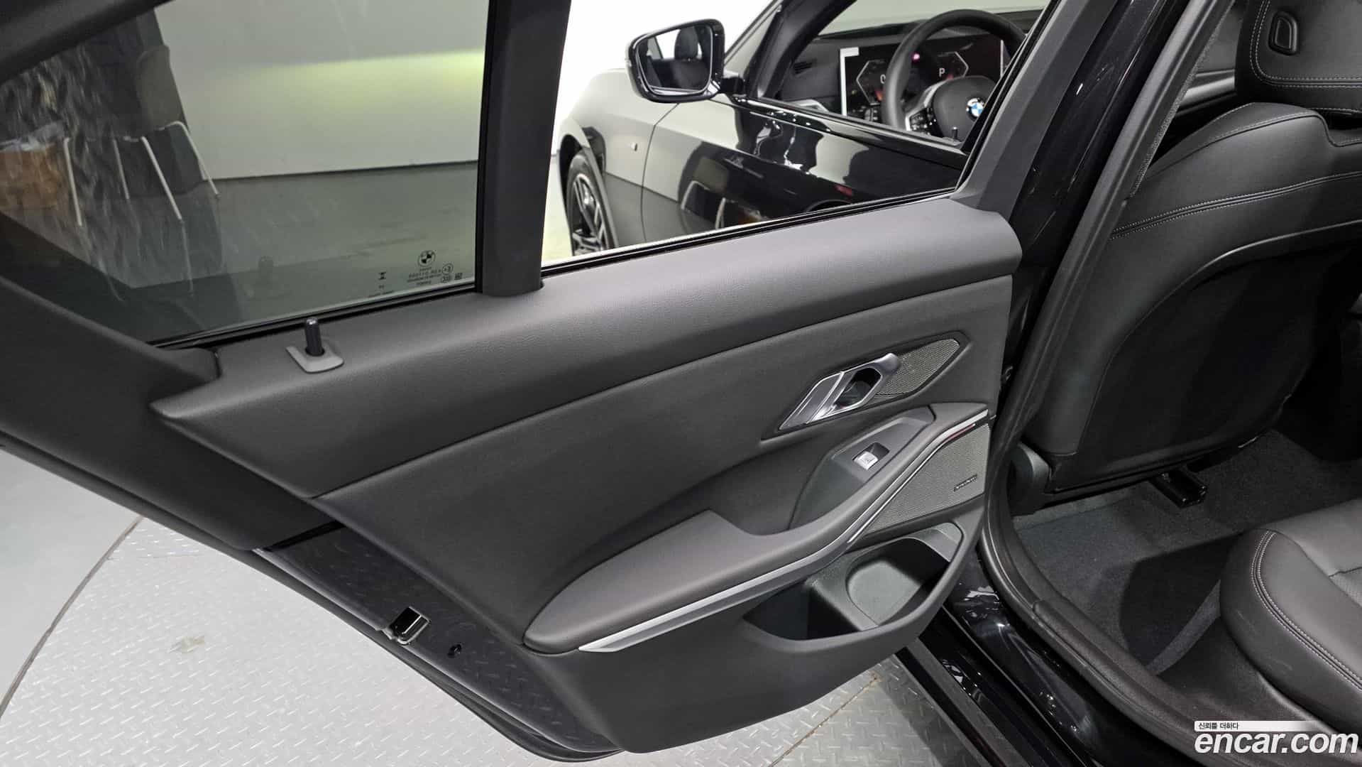 3-Series BMW 2024.11-INNER-035