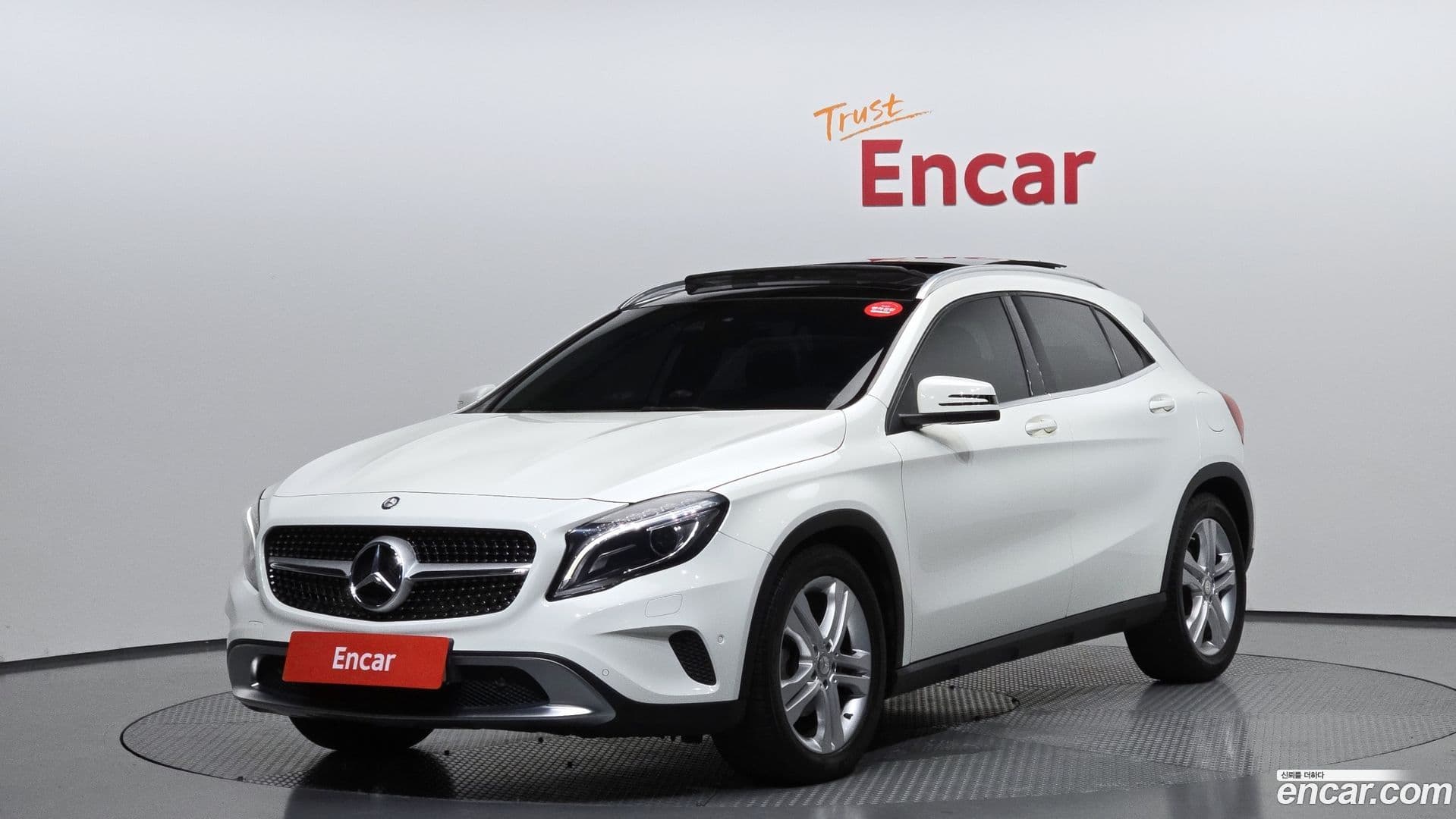 Main__Slider__Photo:GLA-Class Mercedes-Benz 2016.2-0