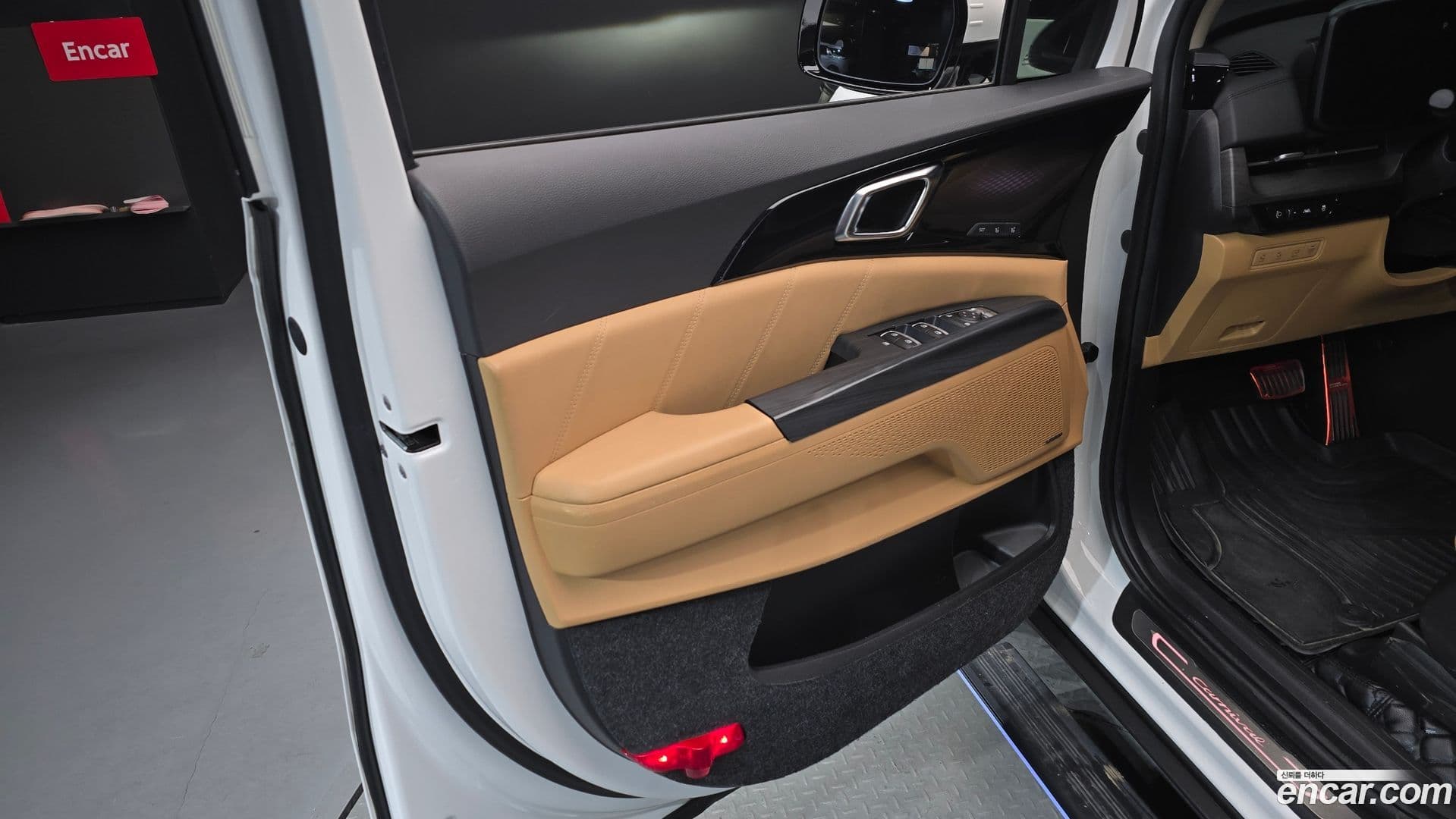 Main__Slider__Photo:Canival Kia 2023.5-23