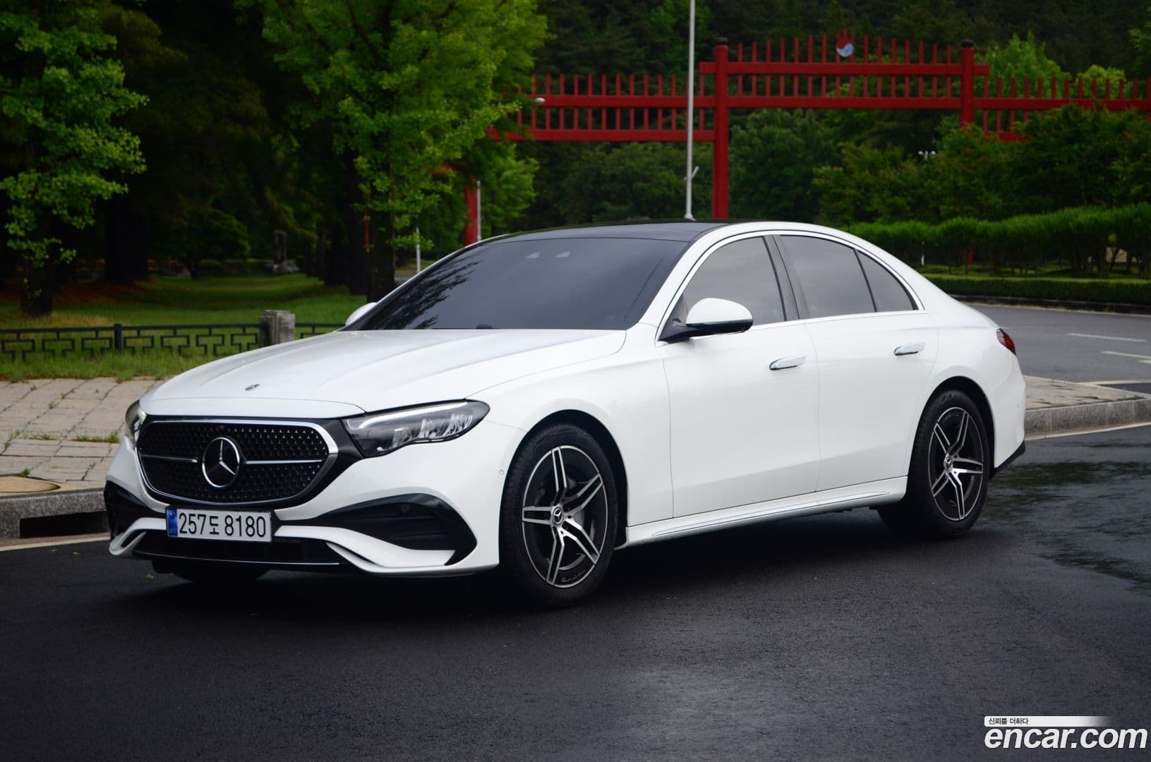 Main__Slider__Photo:E-Class Mercedes-Benz 2025.11-0