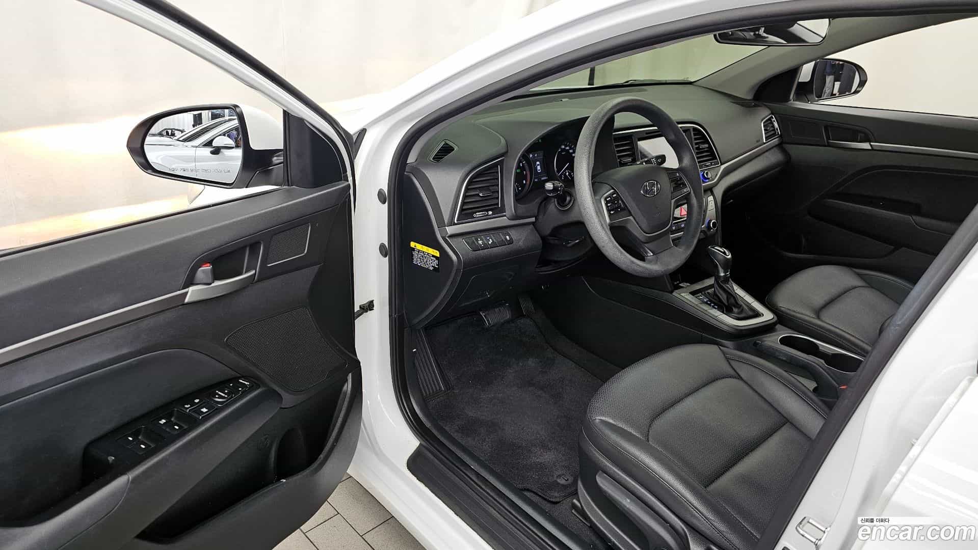 AVANTE Hyundai 2017.0-INNER-010