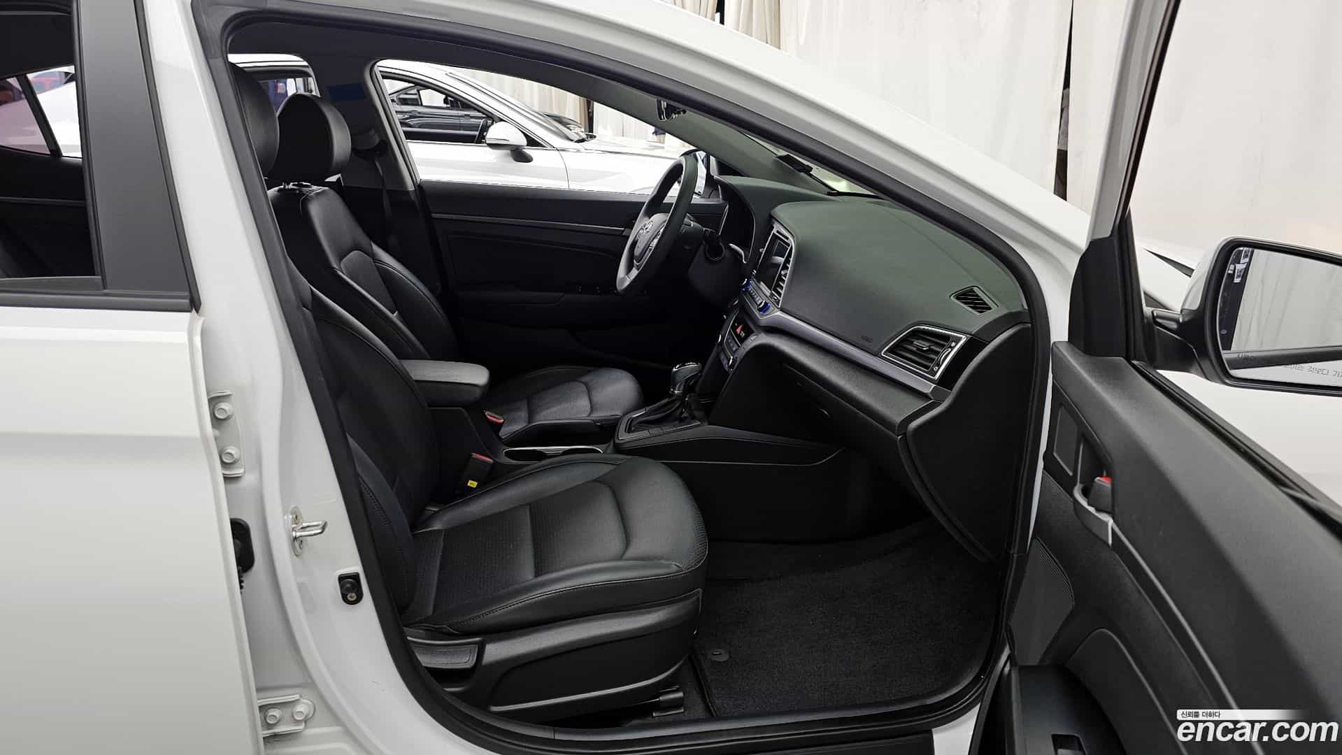 AVANTE Hyundai 2017.0-OPTION-015