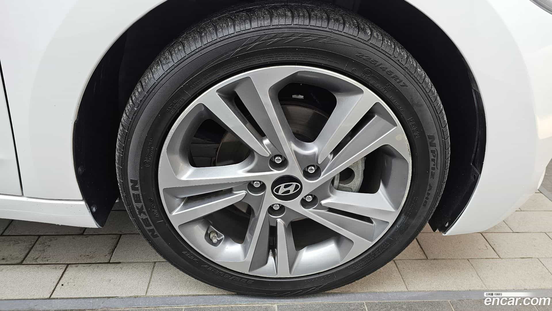 AVANTE Hyundai 2017.0-OUTER-031