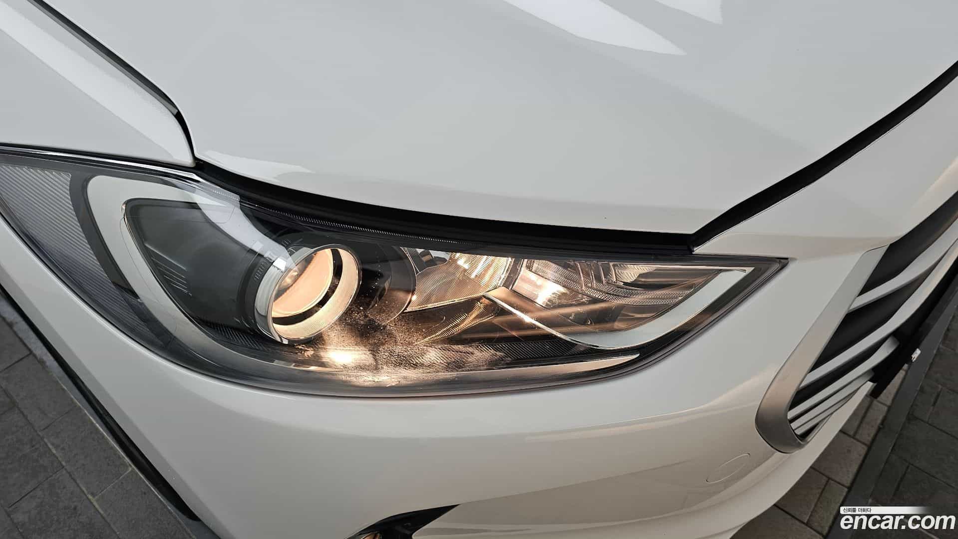 AVANTE Hyundai 2017.0-OUTER-032