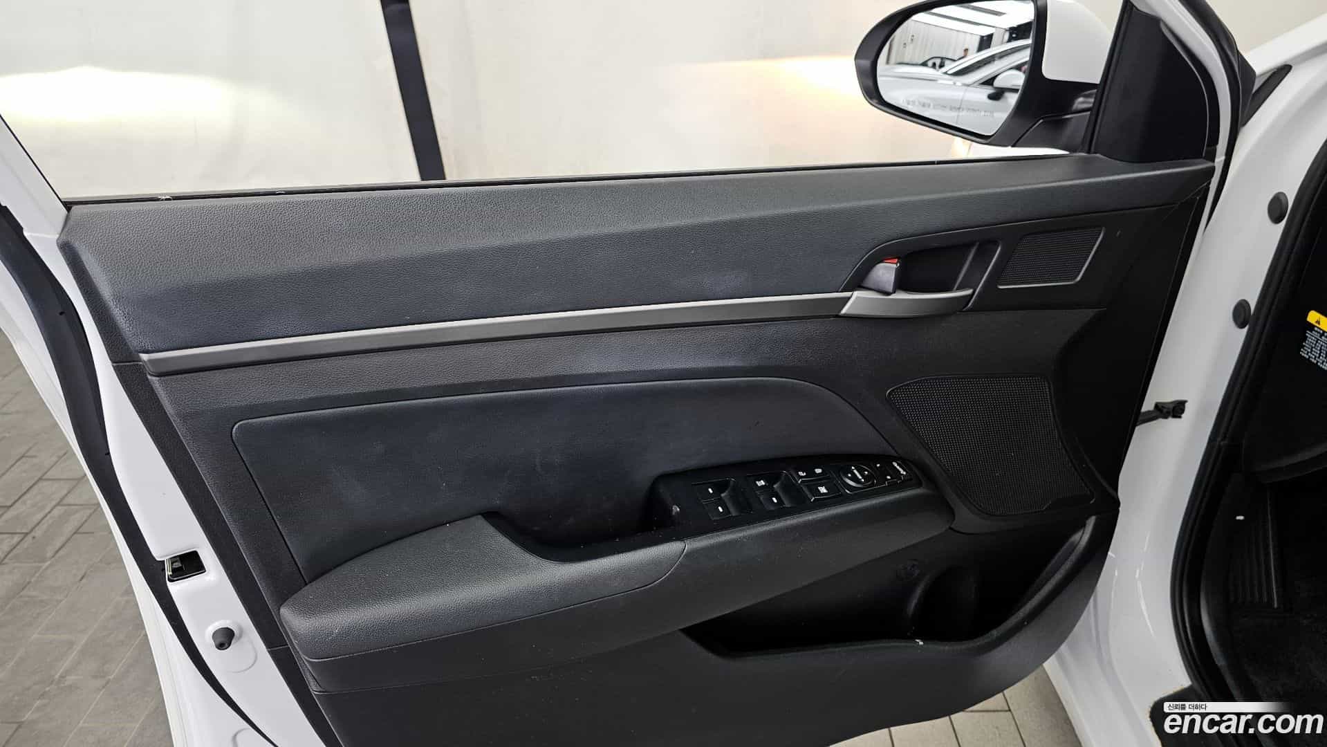 AVANTE Hyundai 2017.0-INNER-034