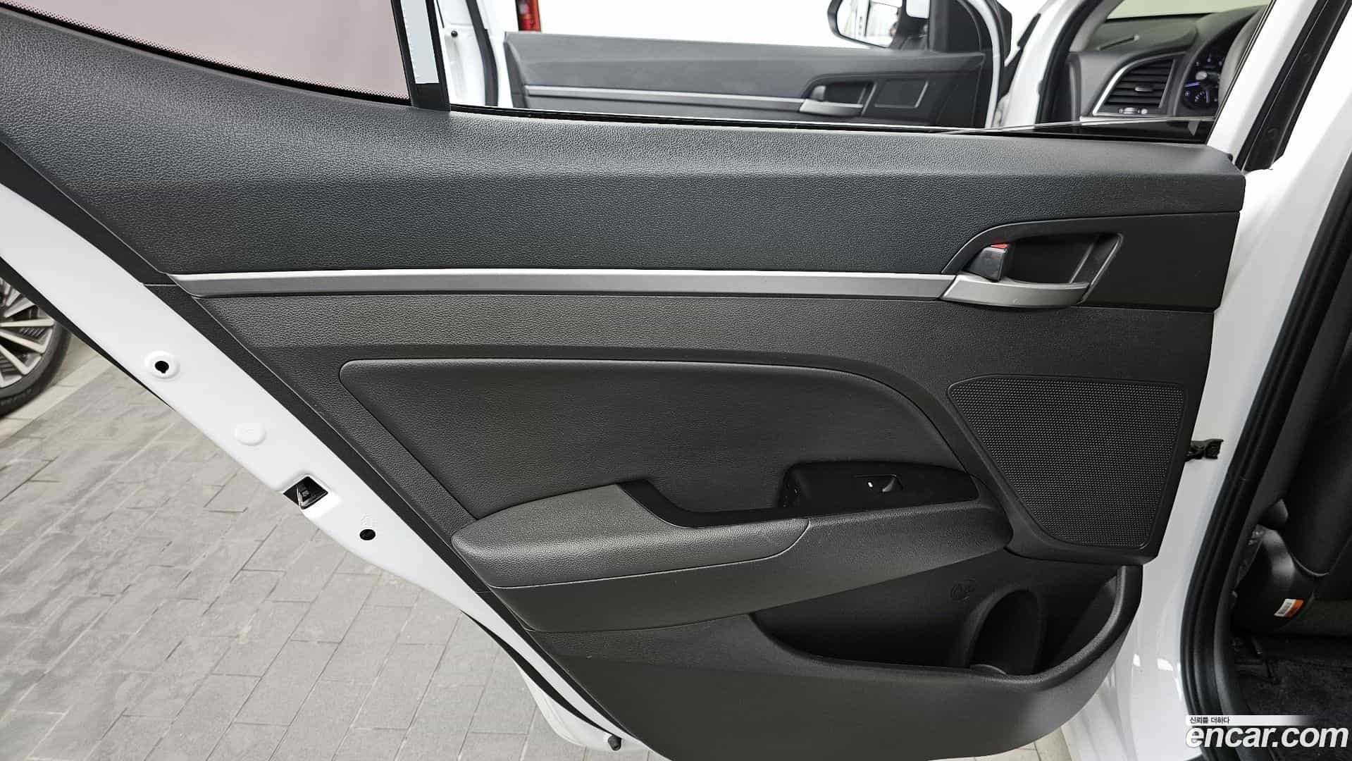AVANTE Hyundai 2017.0-INNER-035