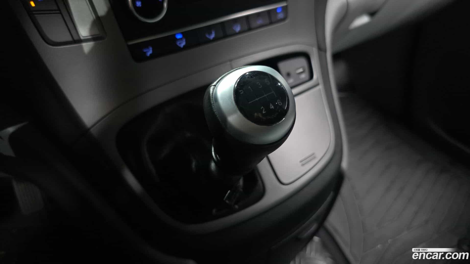 Starex Hyundai 2019.2-INNER-009