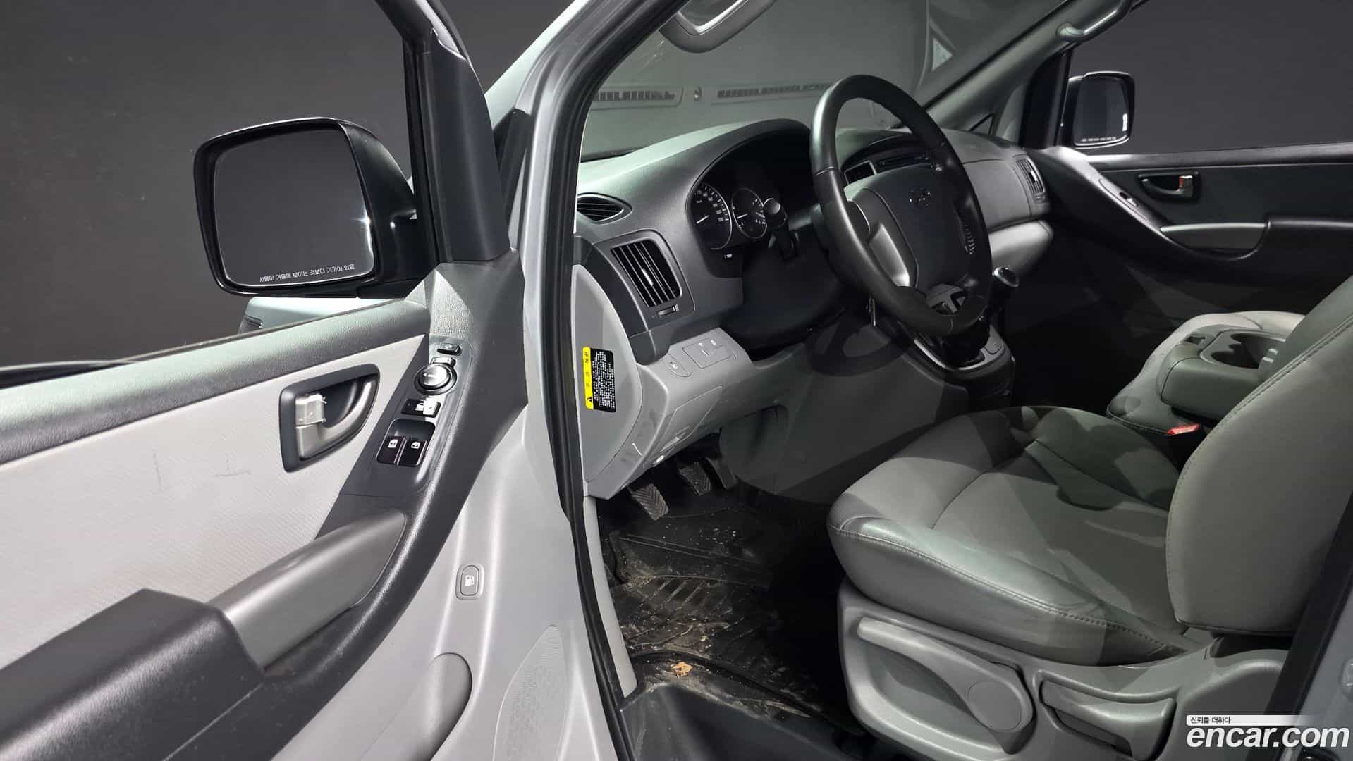 Starex Hyundai 2019.2-INNER-010