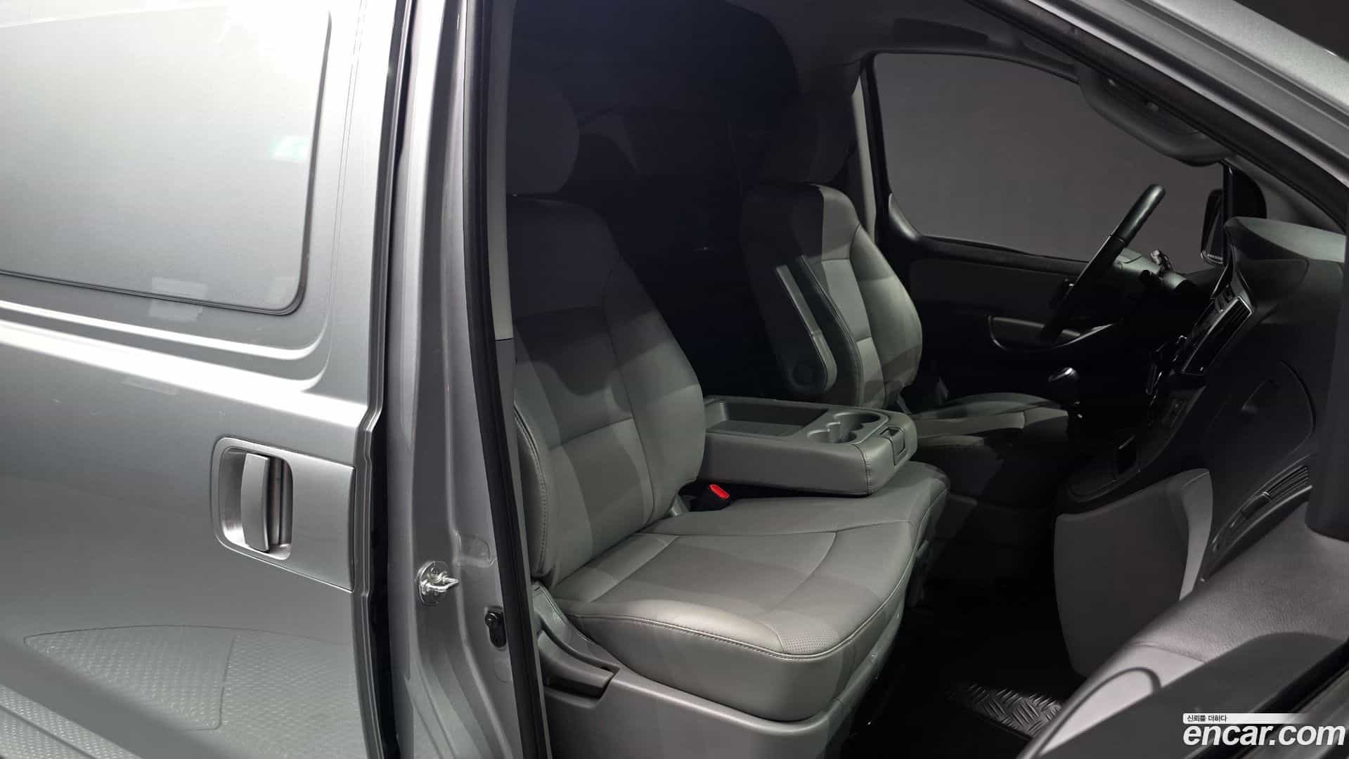 Starex Hyundai 2019.2-OPTION-016