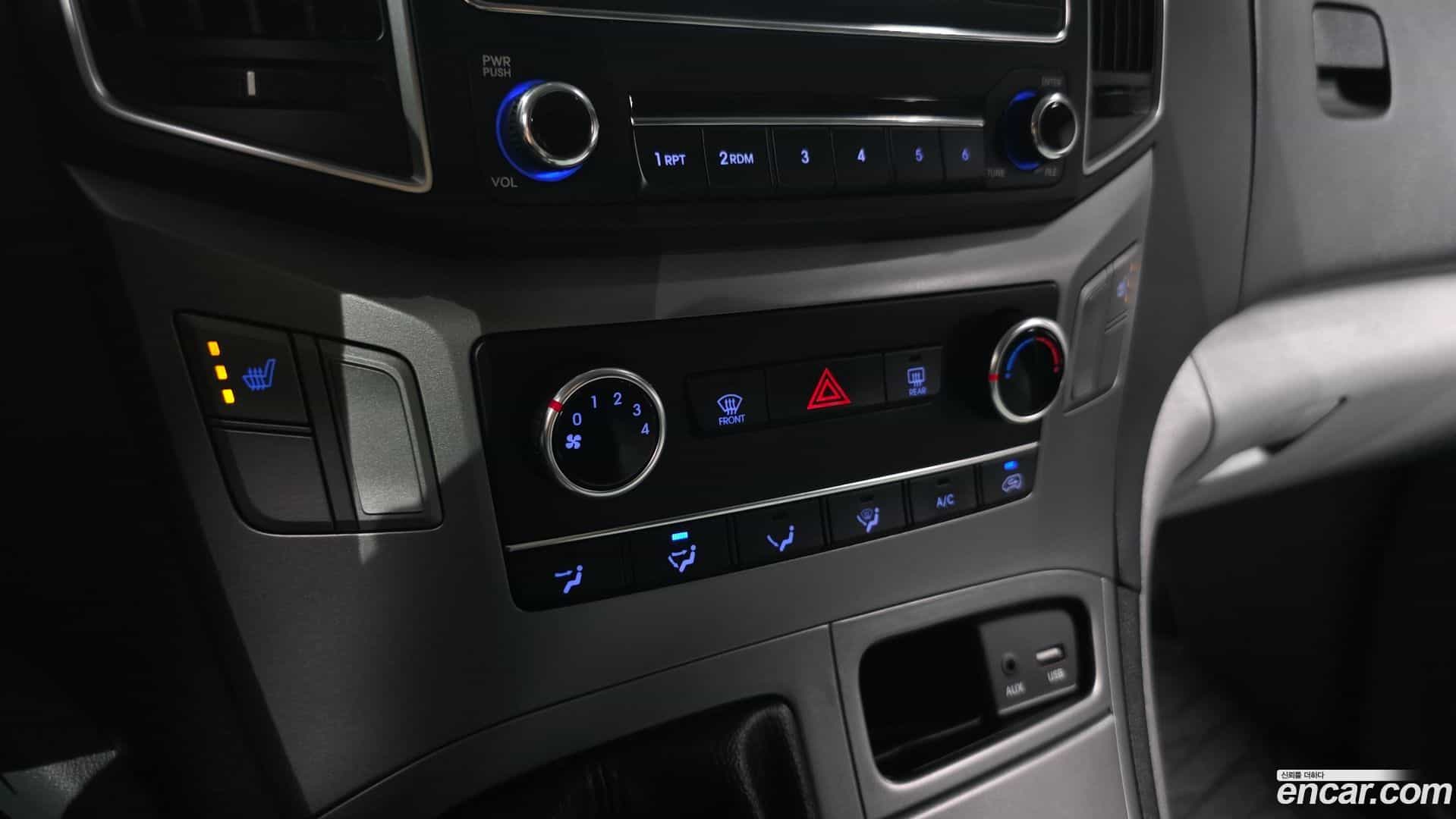 Starex Hyundai 2019.2-OPTION-019
