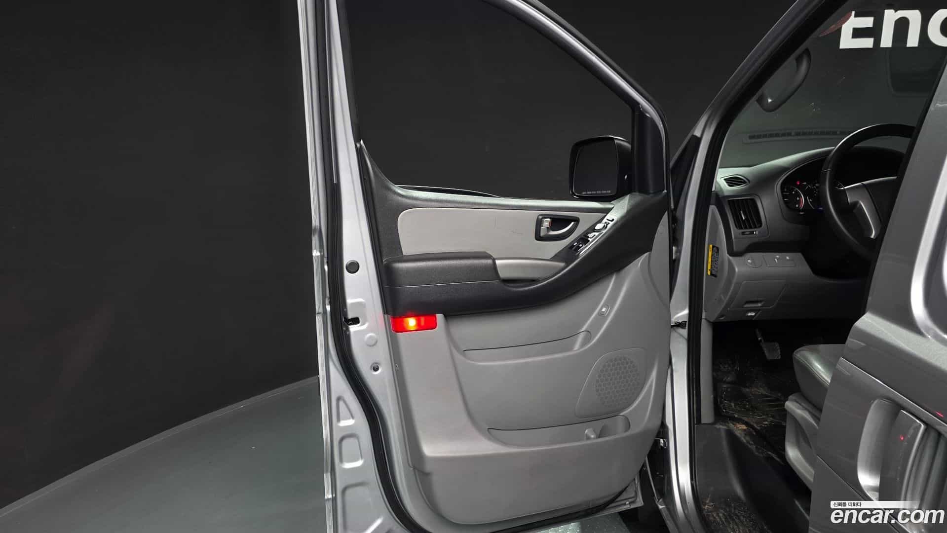 Starex Hyundai 2019.2-INNER-034