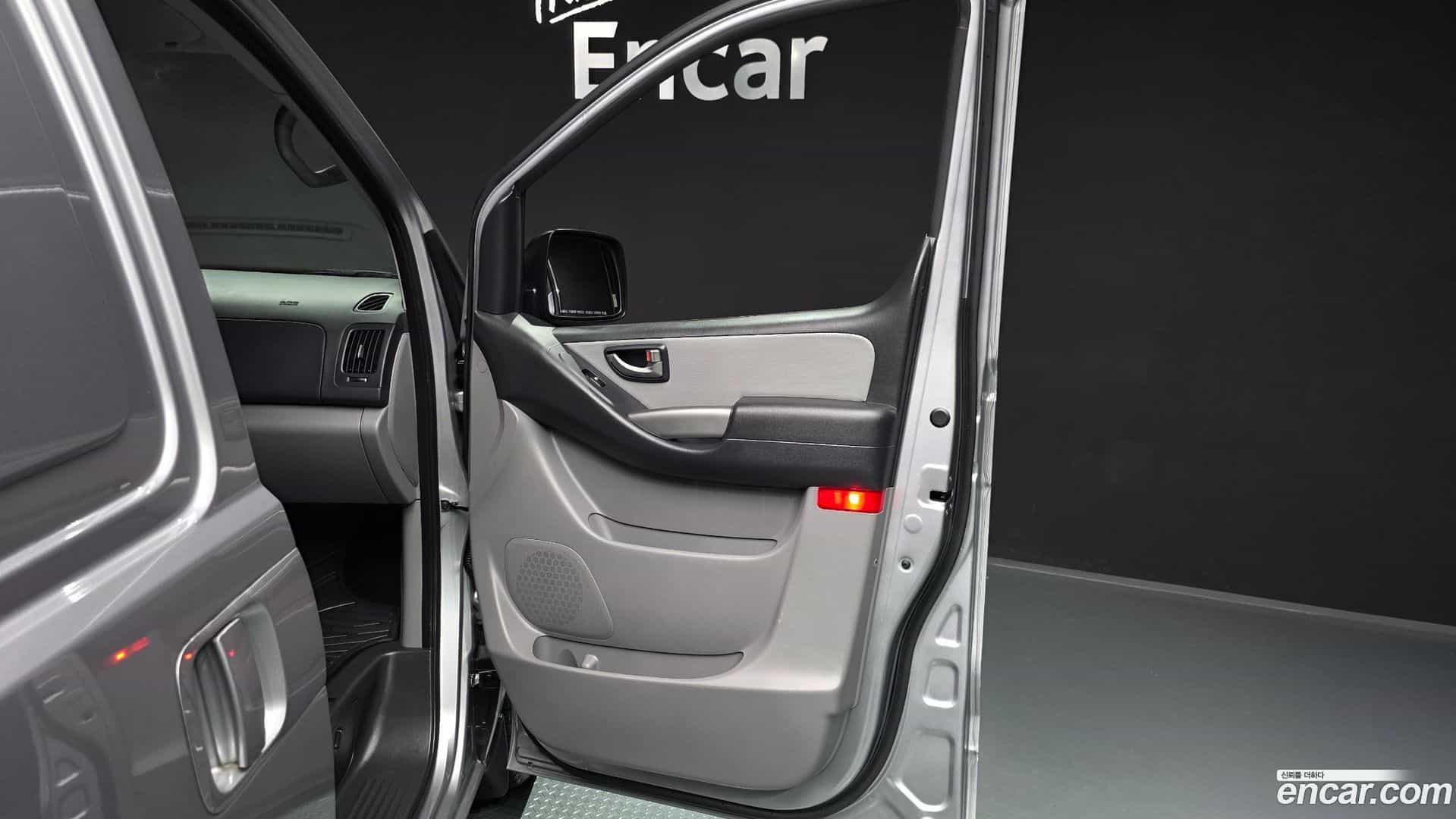 Starex Hyundai 2019.2-INNER-035