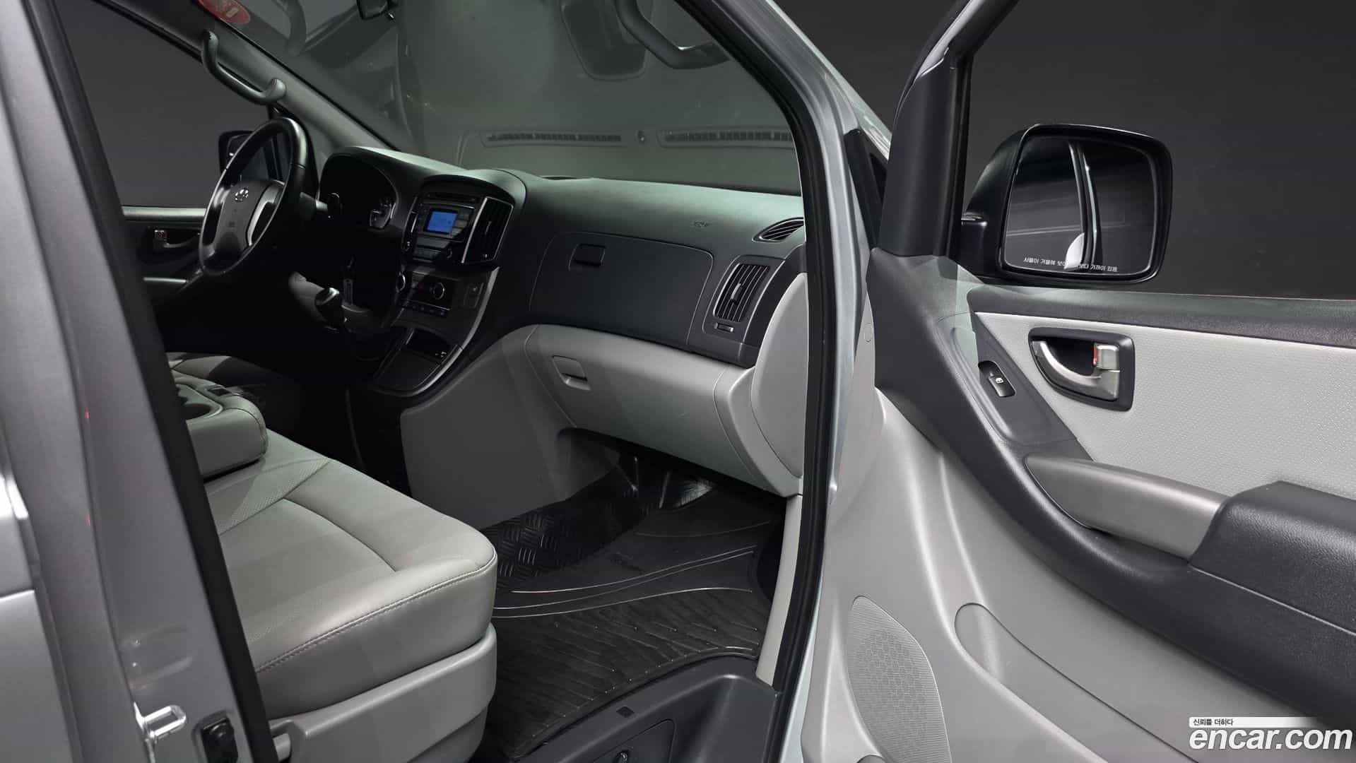 Starex Hyundai 2019.2-INNER-036