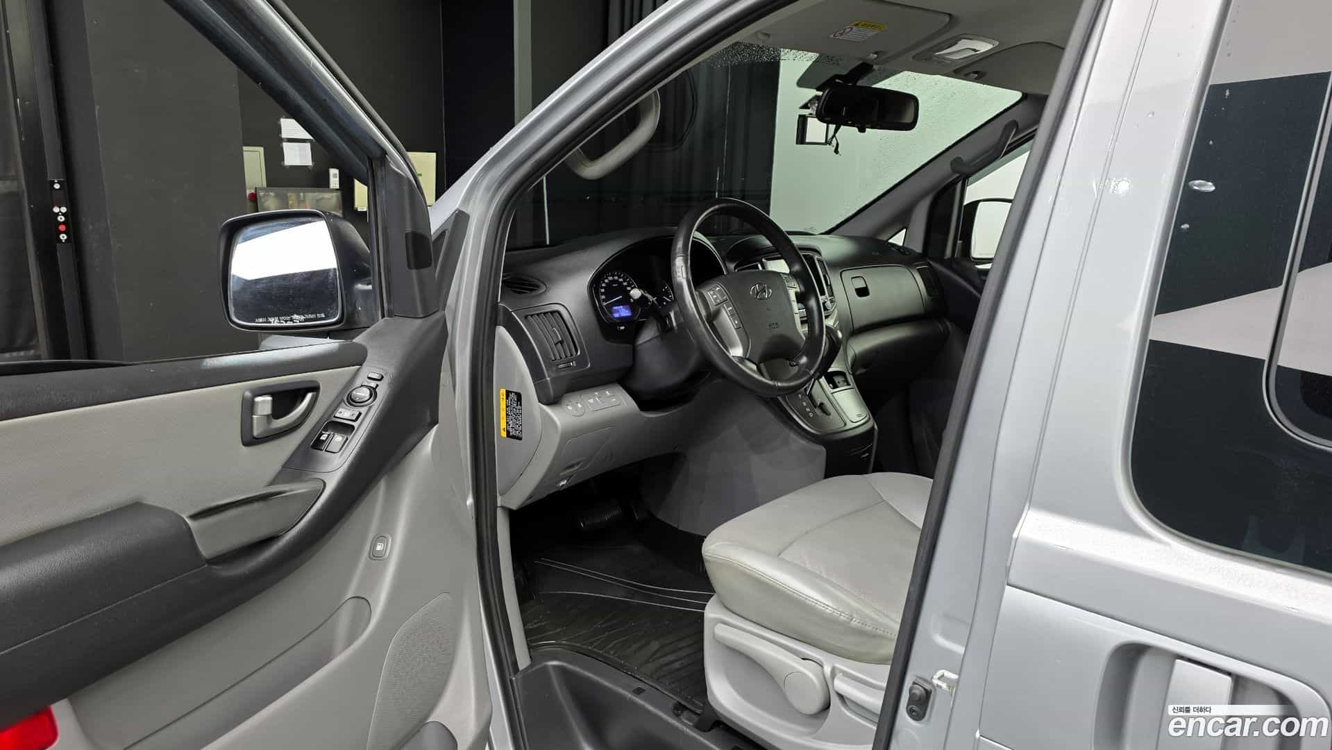 Starex Hyundai 2019.2-INNER-010