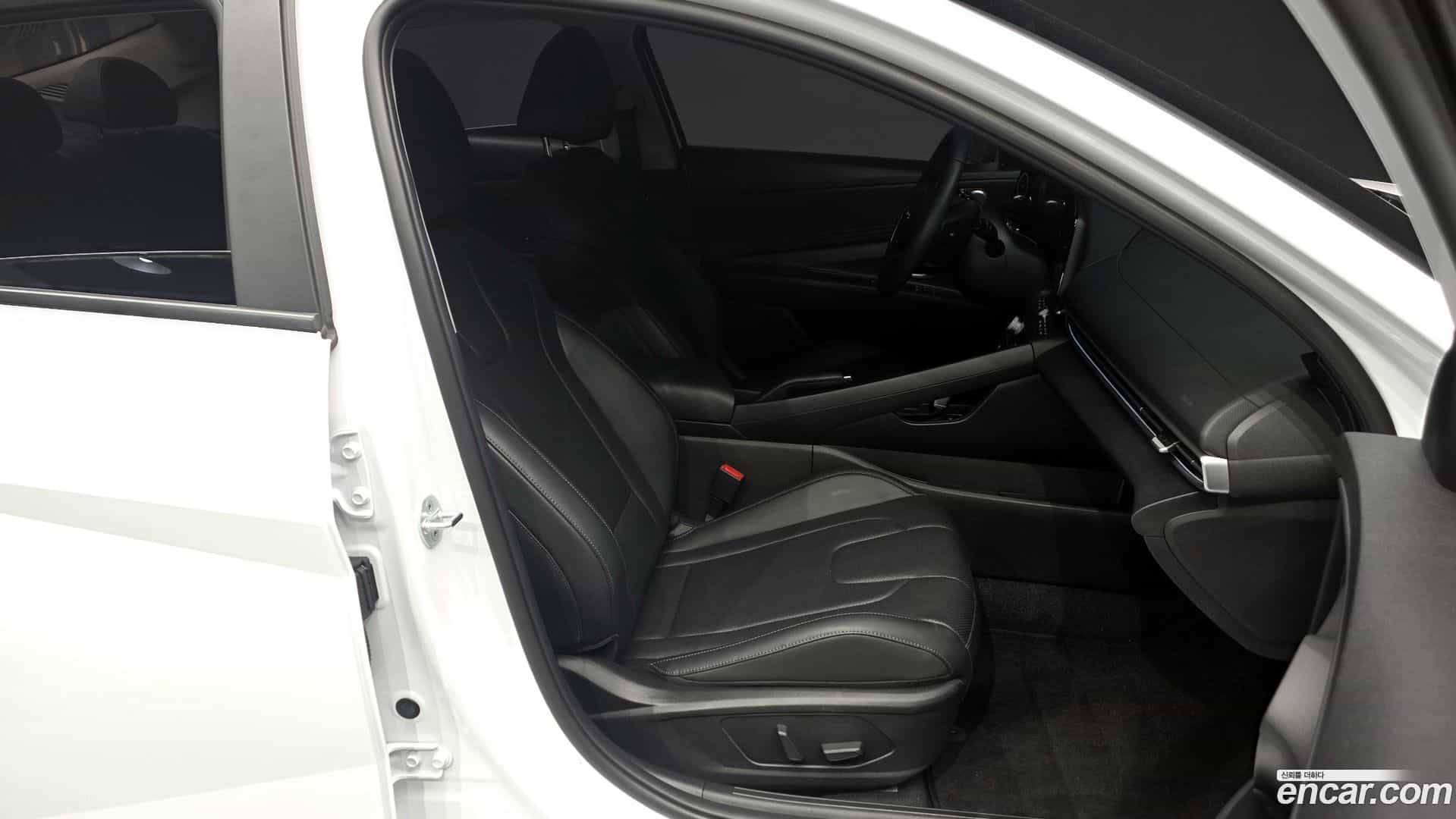 AVANTE Hyundai 2022.3-INNER-036